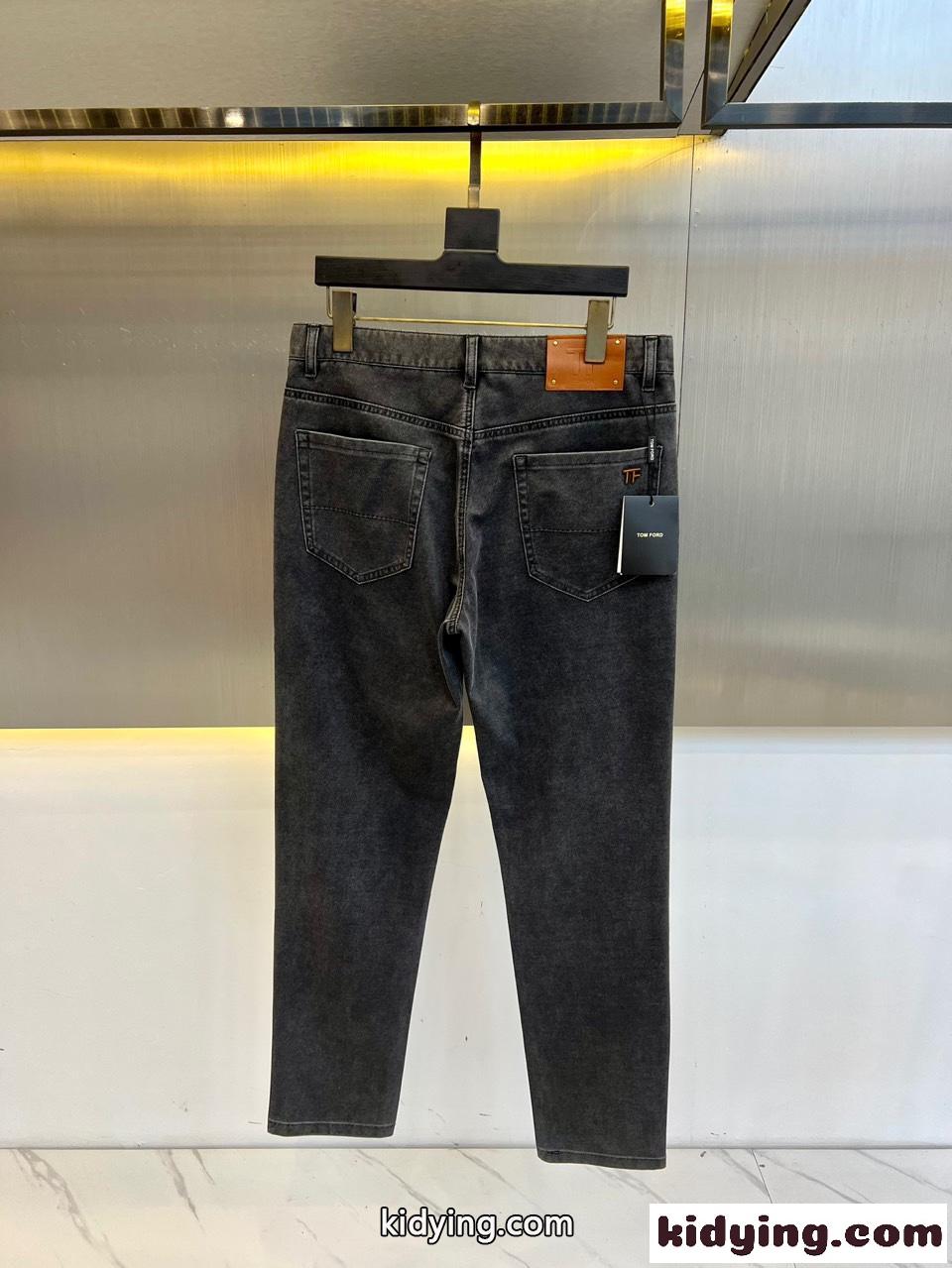 シンプル テーパードデニムパンツ トムフォード ジーンズ 偽物 合わせやすい ブラック-1