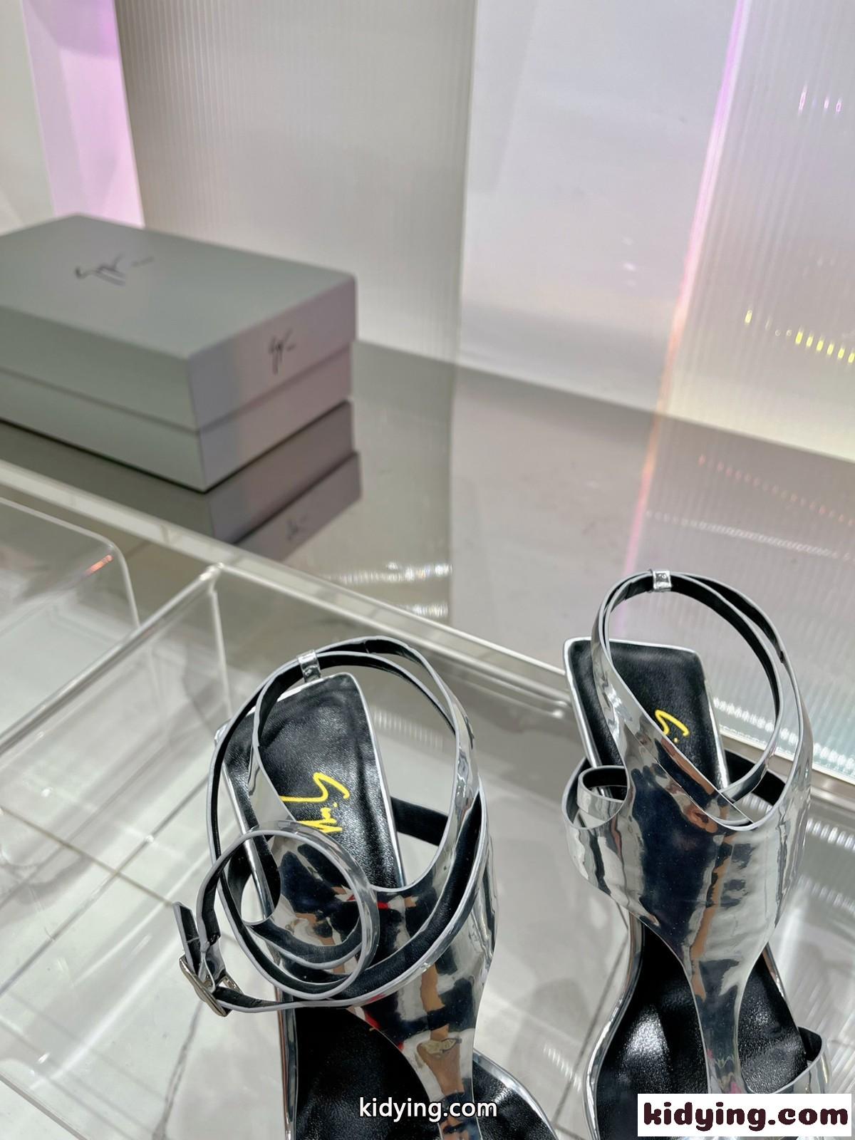 上品 レディース パテントレザー ジュゼッペ・ザノッティ サンダル コピー シルバー-4