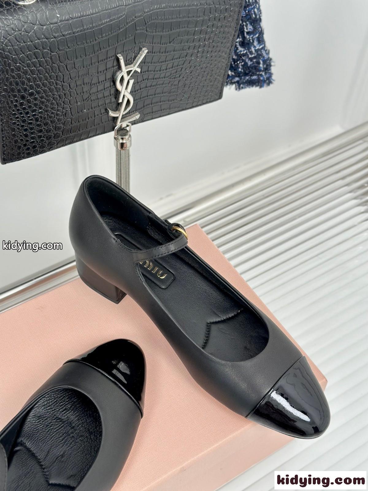 飽きのこない カジュアル ツートーン パンプス ミュウミュウ パンプス スーパーコピー ブラック-1
