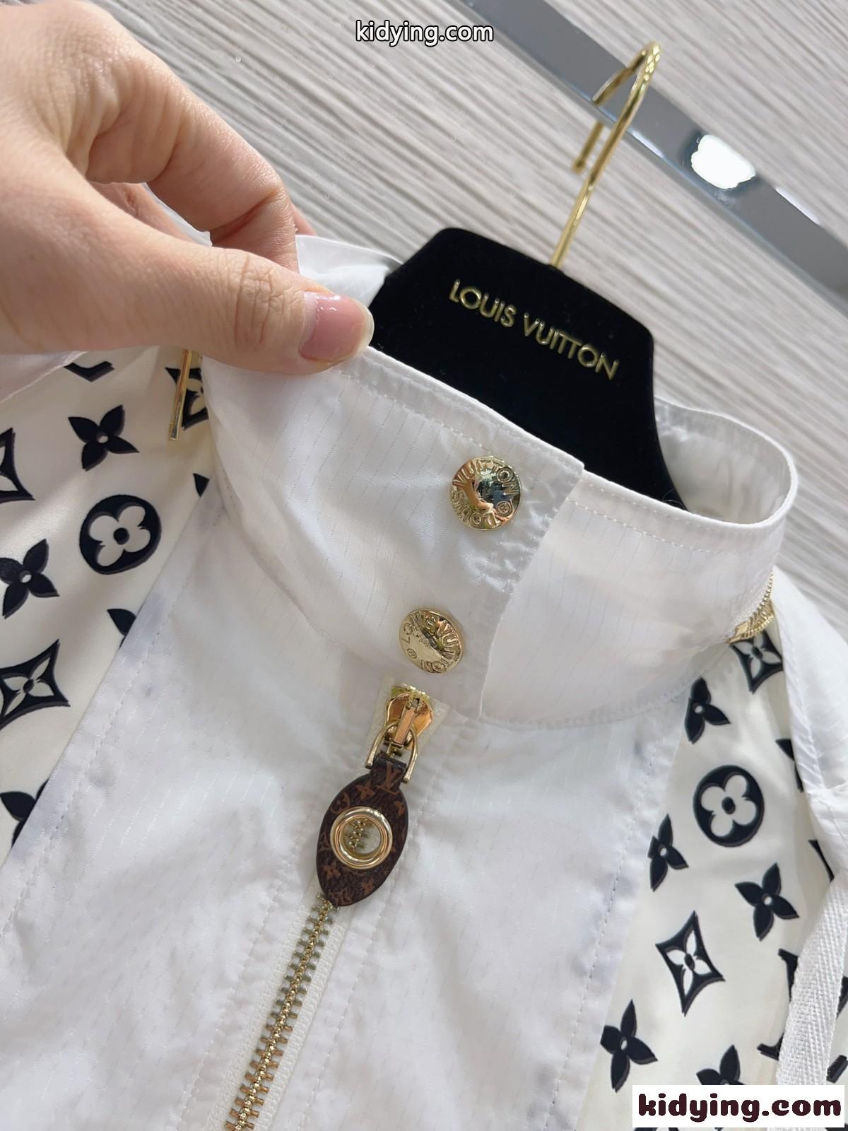 新作~おしゃれ モノグラムパーカ ルイヴィトン ジャケット コピー レディース-0