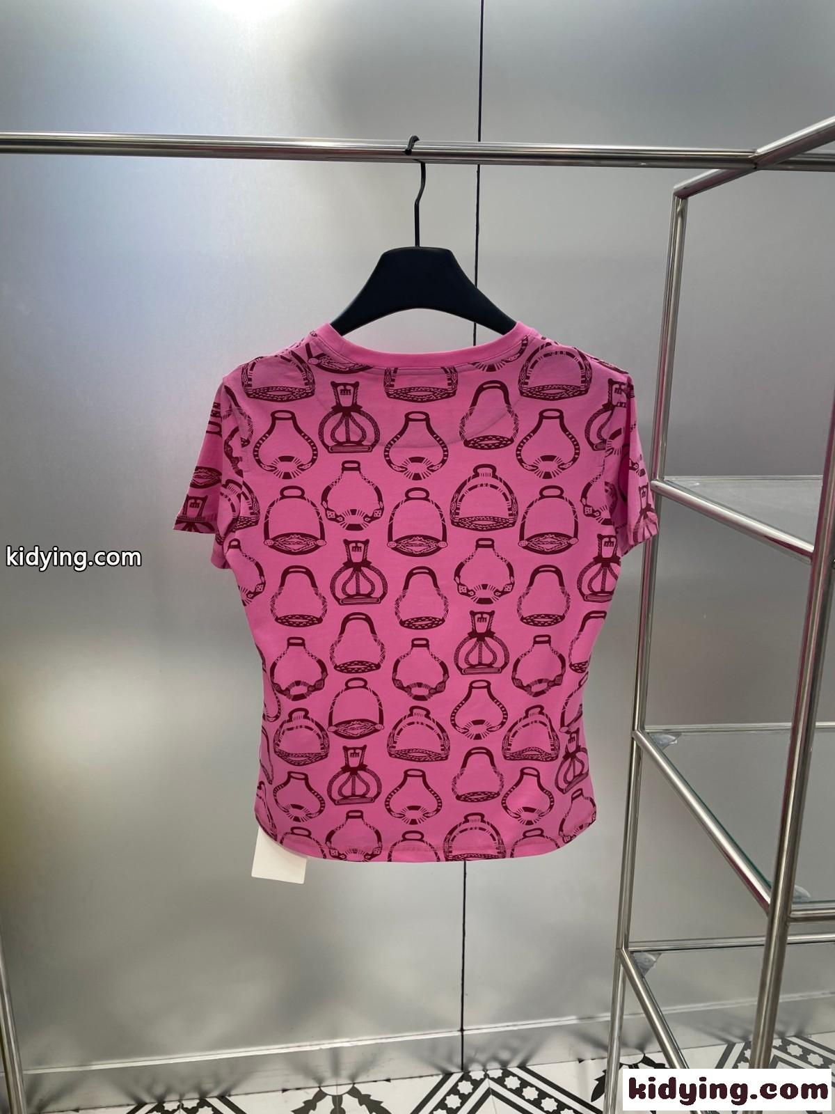春夏新作 鐙の幻想 プリント スリム 半袖Tシャツ エルメス Tシャツ コピー ピンク-0