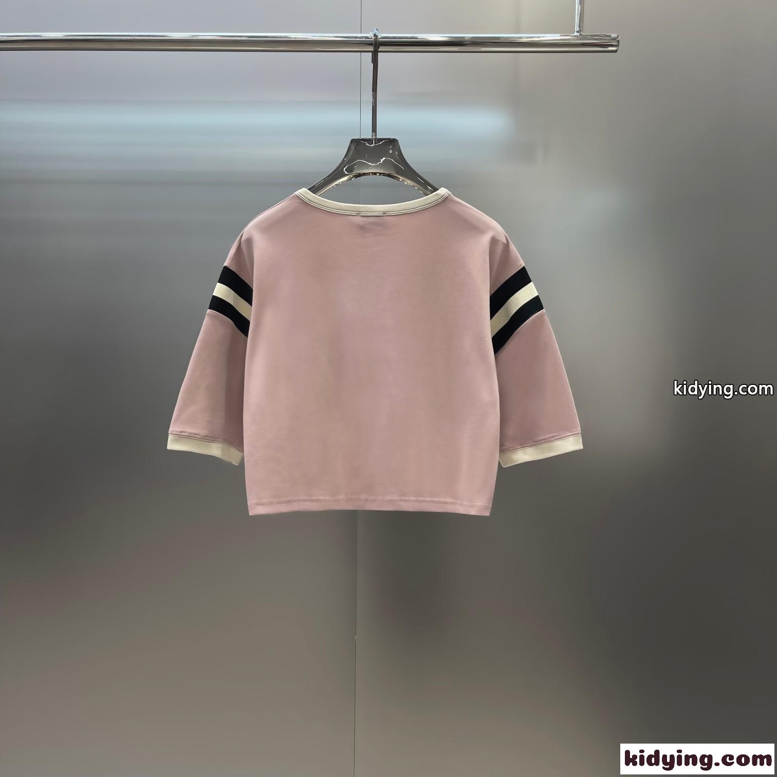 23SS POLITICAL FICTION ロゴ クロップド Tシャツ イヴ・サンローラン Tシャツ コピー-1