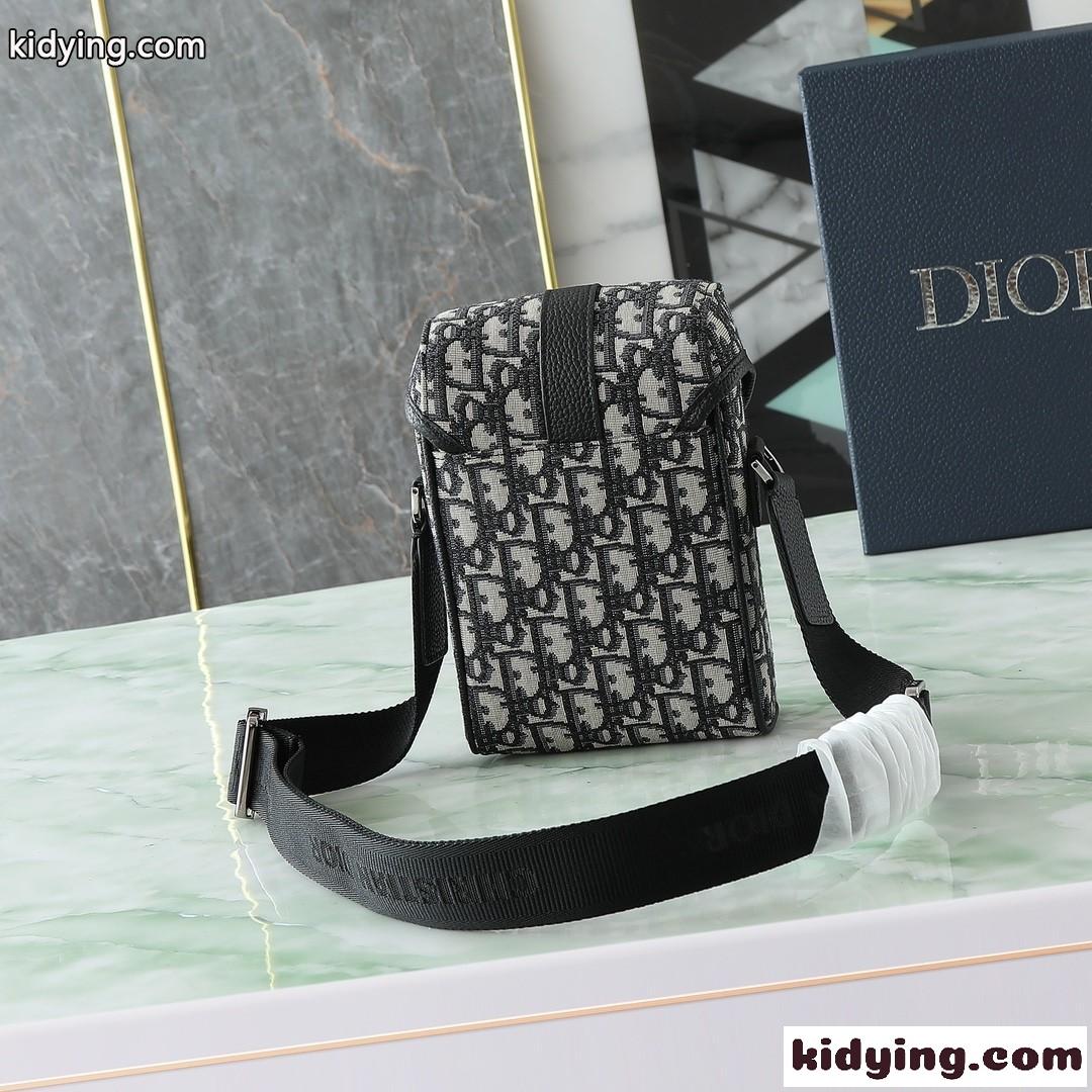 Dior Hit the Road バーティカル フラップ付き メッセンジャーバッグ ミニ スーパーコピー ベージュ-1