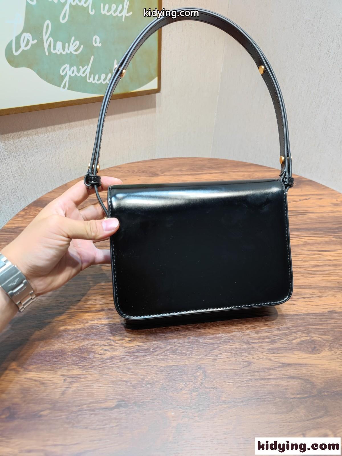 上品 パテントレザー ロビンソンバッグ トリーバーチ バッグ コピー レディース ショルダーバッグ ブラック-1