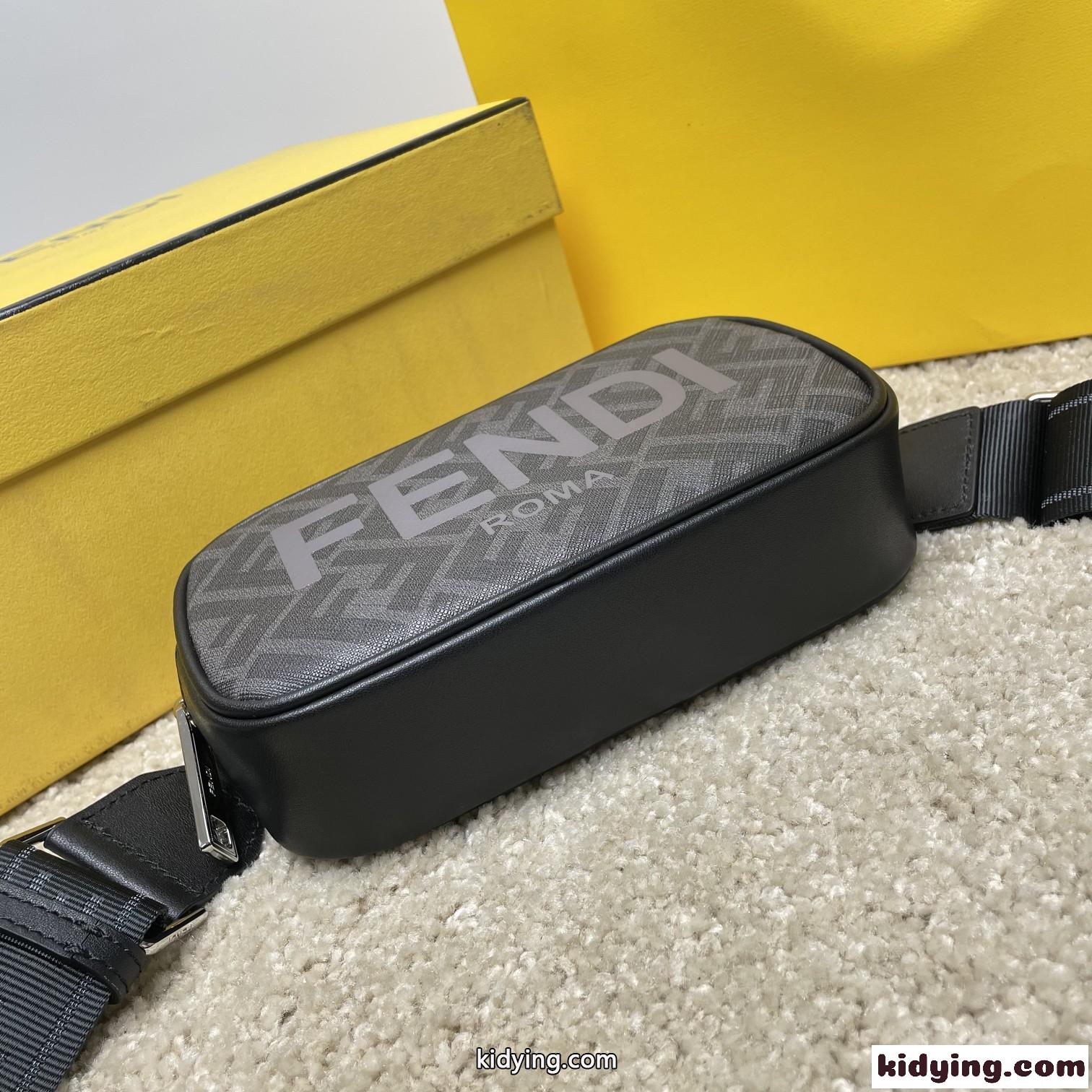 フェンディ バッグ 人気 コピー メンズ FENDI カメラケース スモール ショルダーバッグ-0