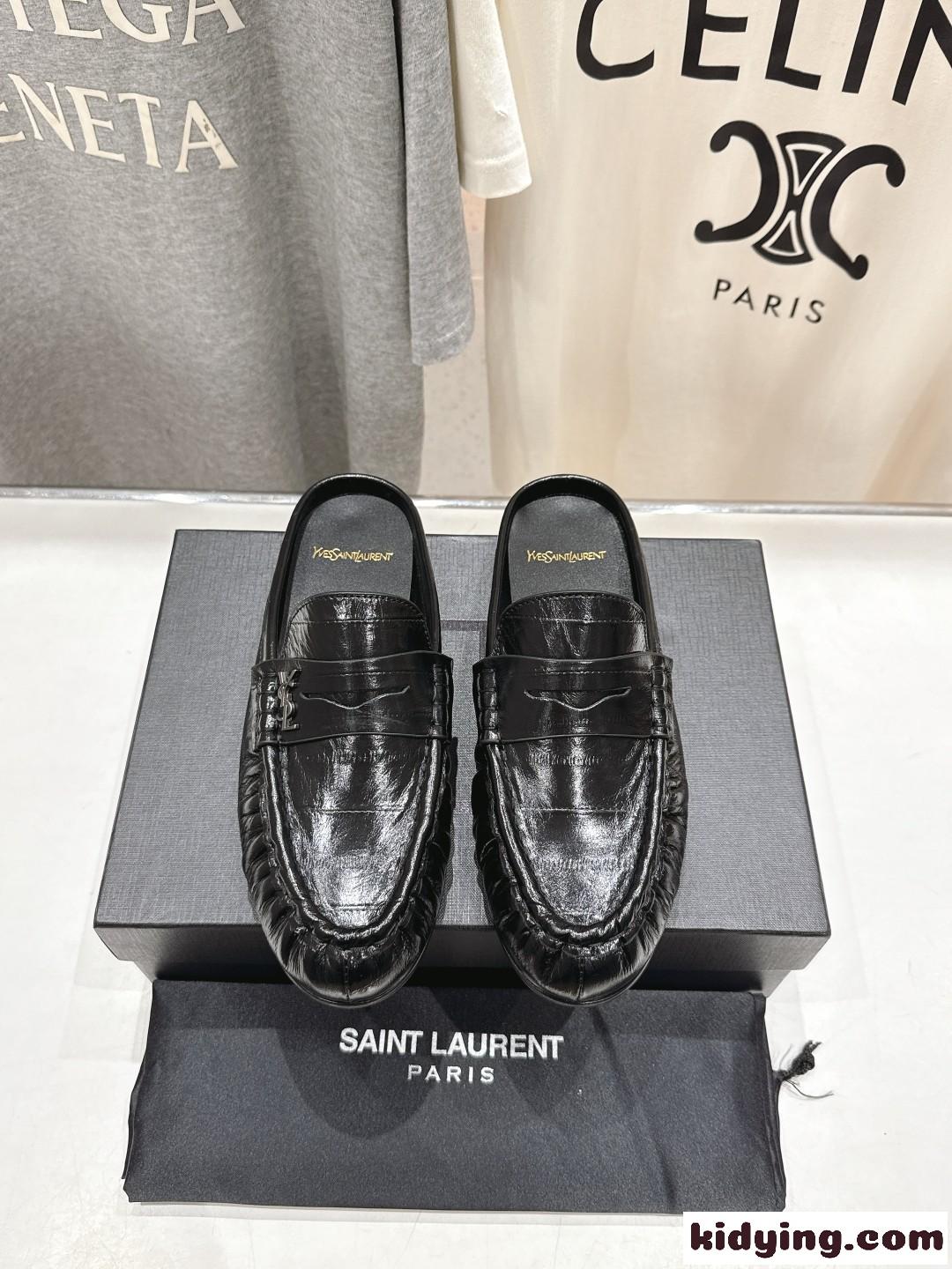 クロコダイル型押しYSL ル ローファー イヴ・サンローラン レディースシューズ スーパーコピー ブラック-1