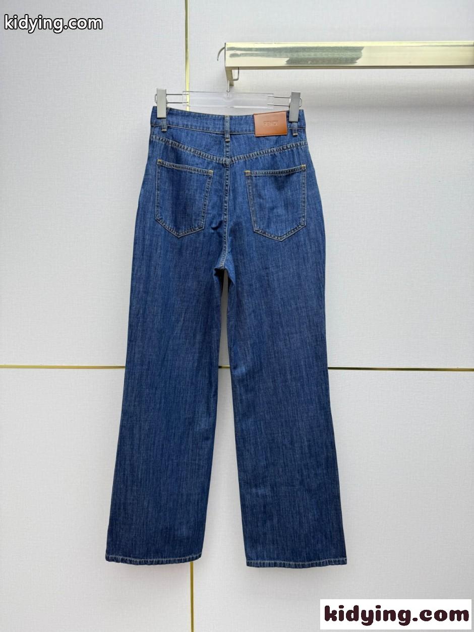 合わせやすい デニムパンツ フェンディ ジーンズ 偽物 レザーパッチ付き-1