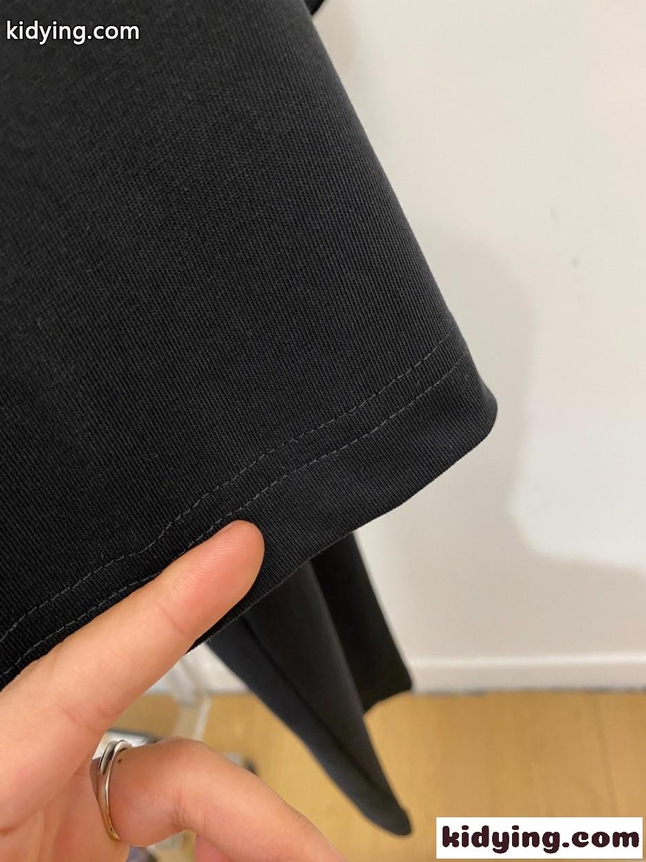 目を引く ロゴ刺繍 モンクレール Tシャツ 偽物 クルーネック 半袖Tシャツ ブラック-4