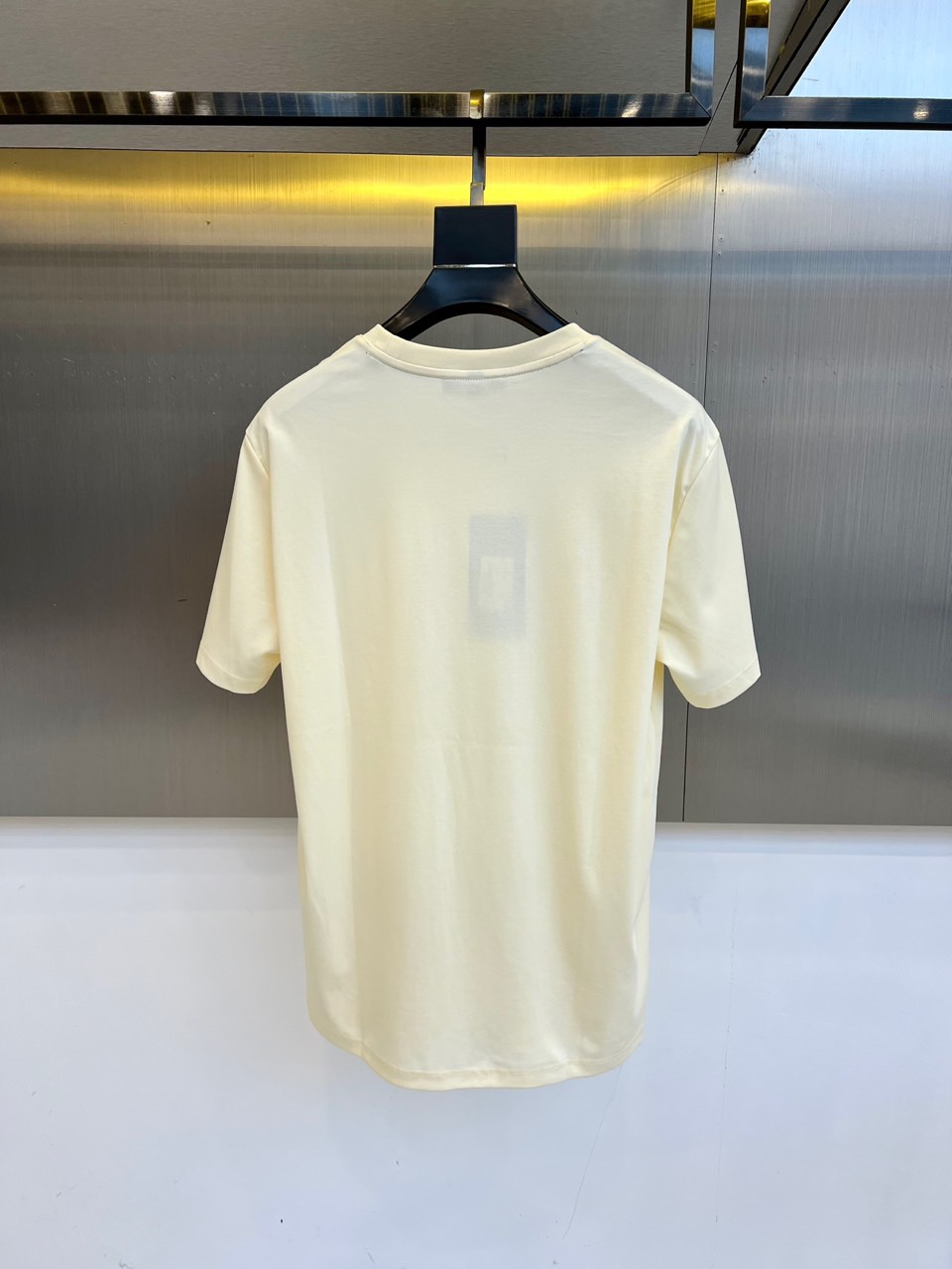 お洒落 ロゴ入り 半袖Tシャツ グッチ Tシャツ 偽物 クルーネック ベージュ-3
