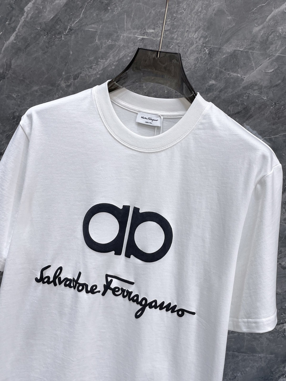 シンプル ロゴ入り クルーネックTシャツ サルヴァトーレ・フェラガモ 半袖Tシャツ コピー ホワイト-0