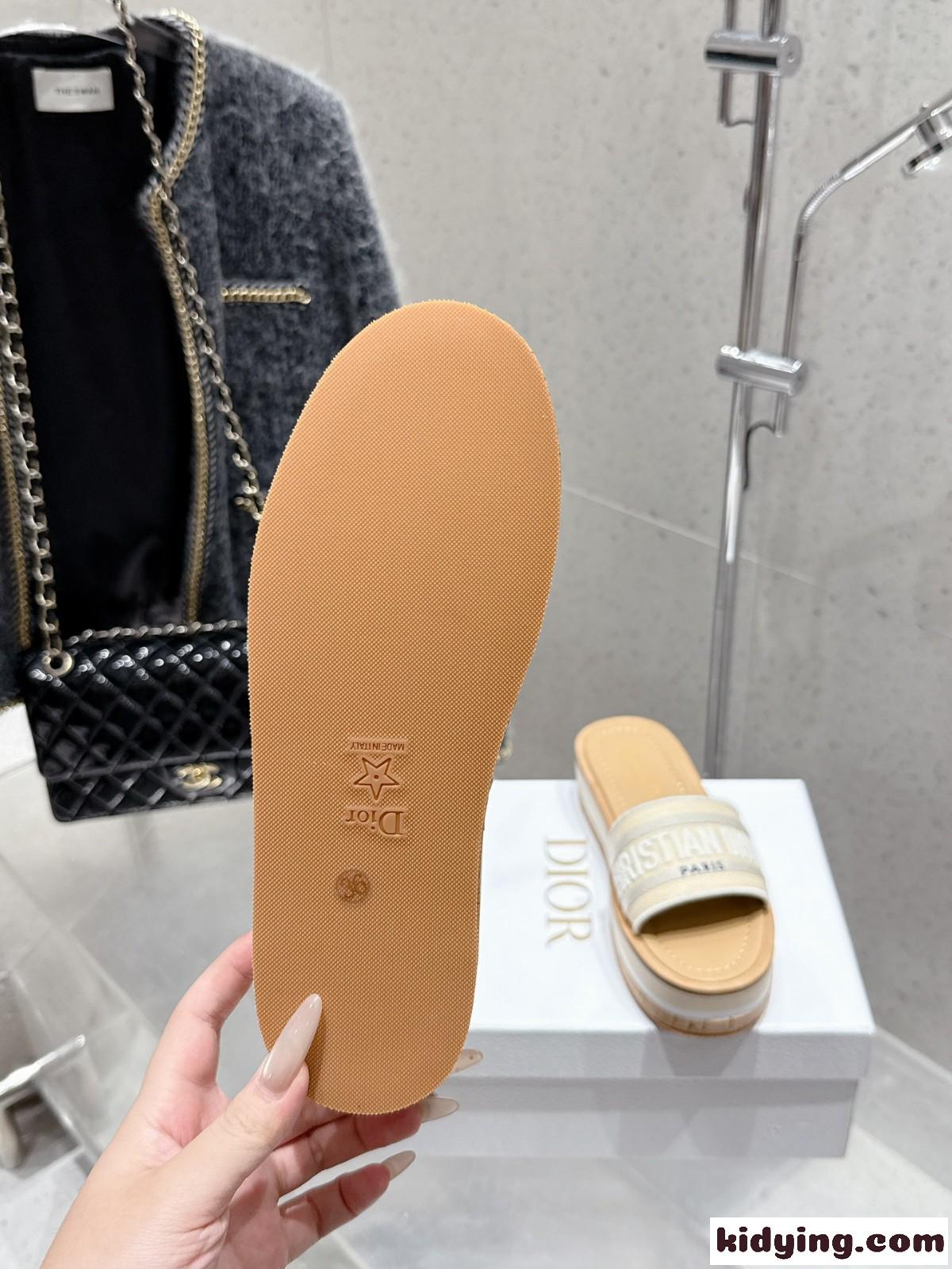 厚底でスタイルアップ♪ディオール Dway プラットフォームスライド スーパーコピー-4