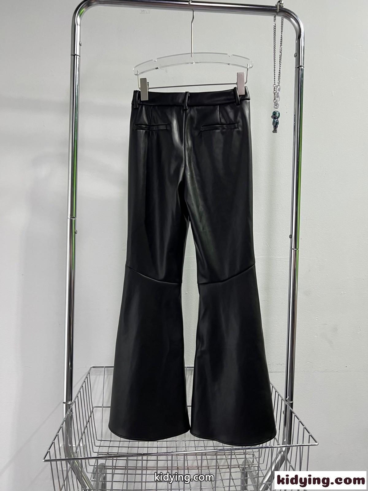女性らしい PUレザー フレアパンツ イヴ・サンローラン パンツ コピー レディース ファッション-1