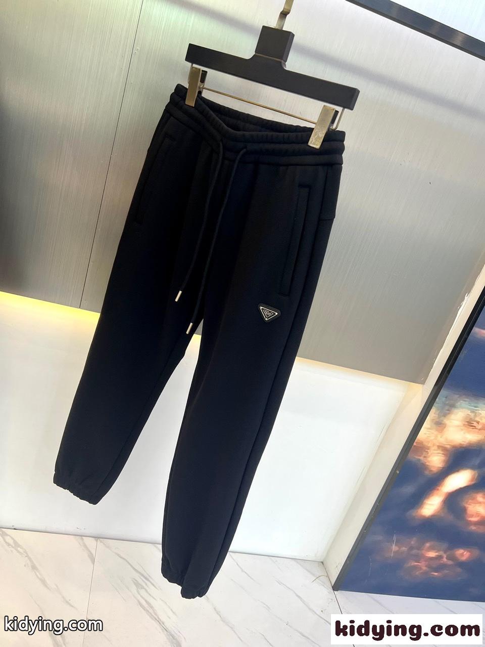 裏起毛 ジップパーカー×スウェットパンツ プラダ セットアップ 偽物 上下セット ブラック-3