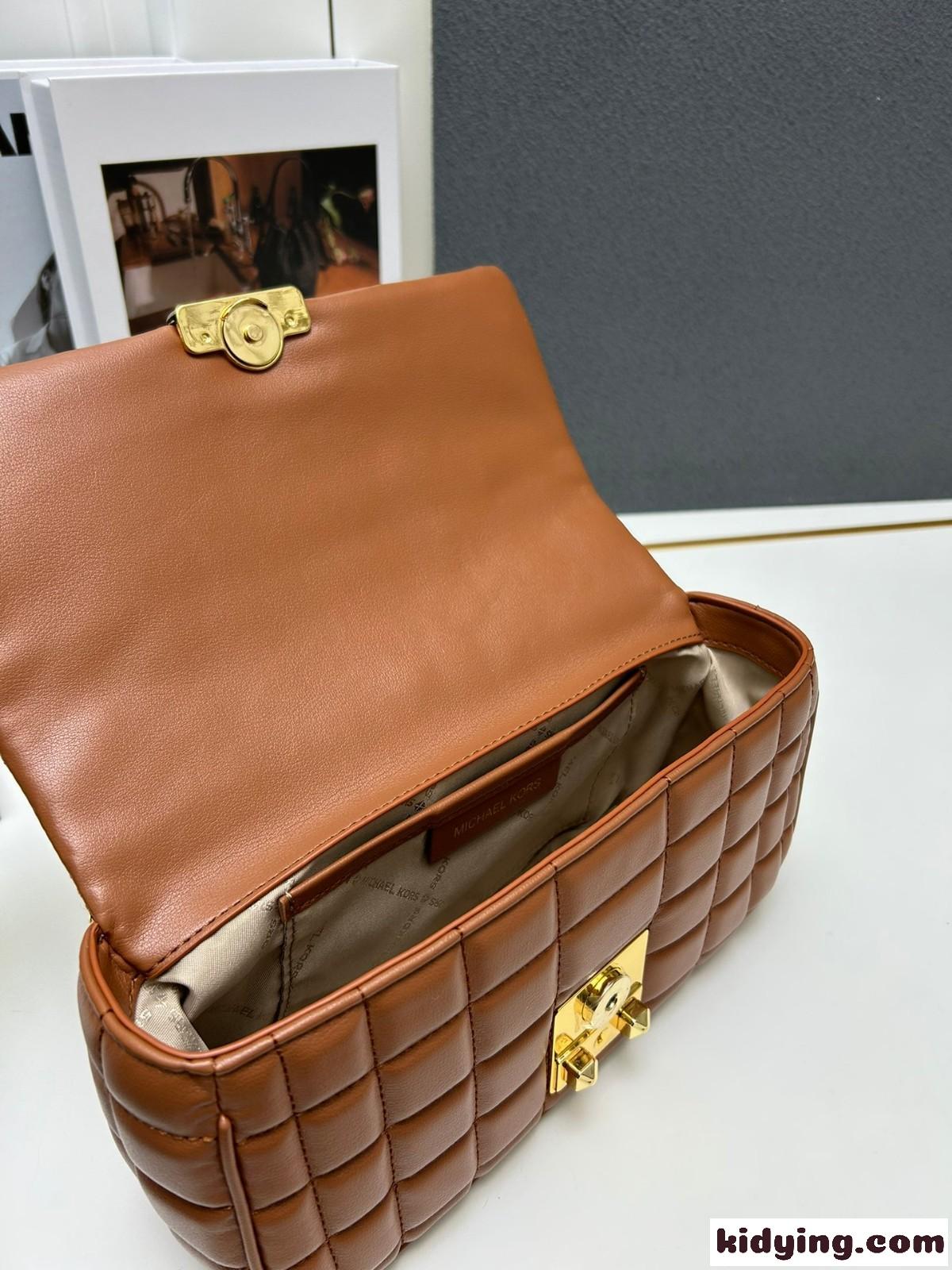 マイケルコース TRIBECA キルテッド レザー ショルダー スモール スーパーコピー ブラウン-3
