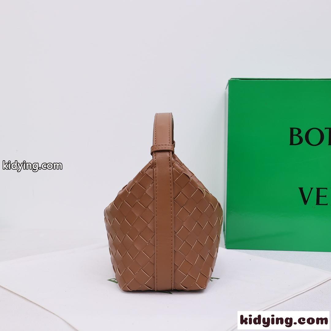 上品 エレガント ボッテガヴェネタ ミニ ウォレス ショルダーバッグ コピー ブラウン-0