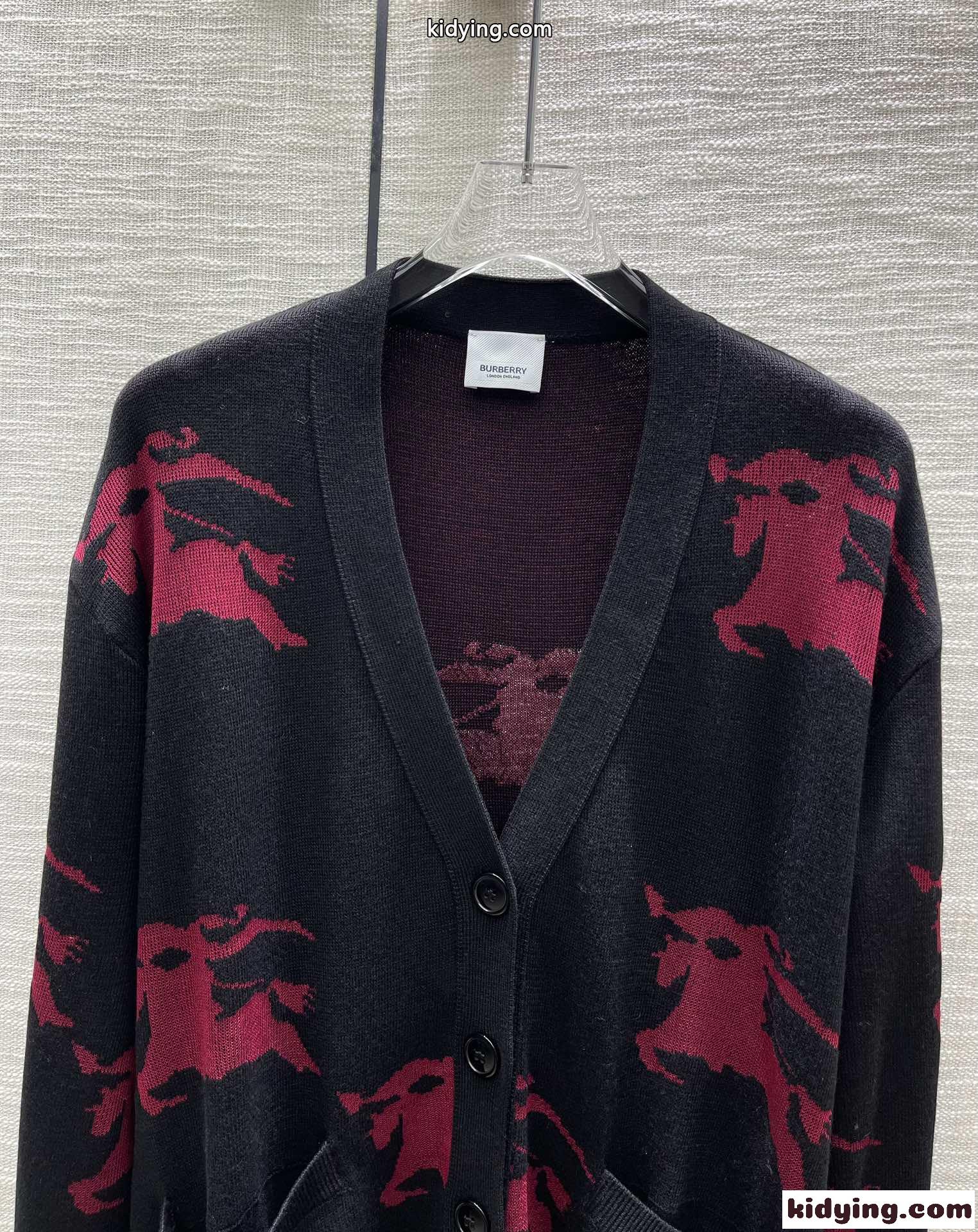上品 カジュアル 馬上の騎士 Vネックカーディガン バーバリー ニット コピー-0