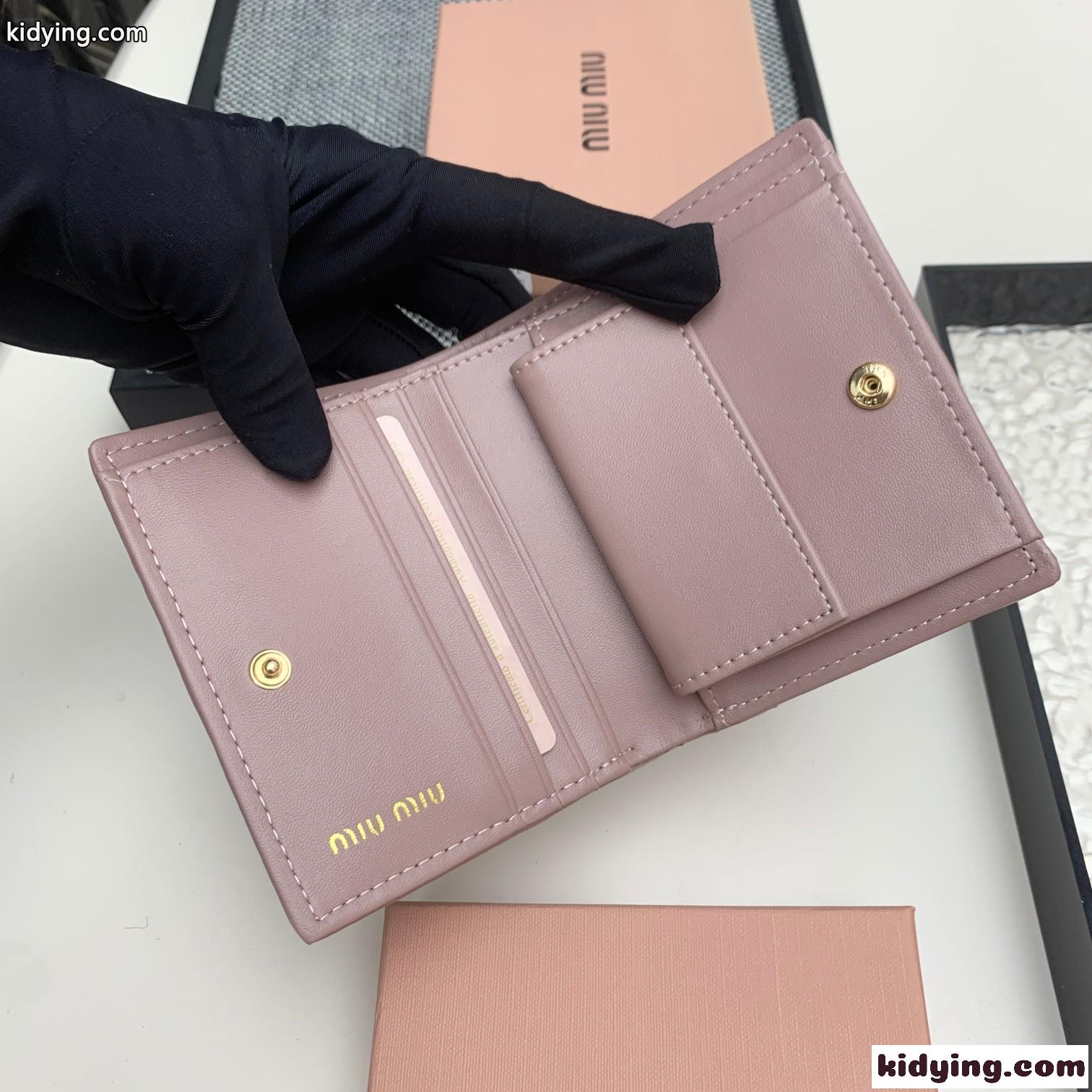 マテラッセ 小銭入れ付き 二つ折財布 ミュウミュウ 財布 コピー ピンク-3