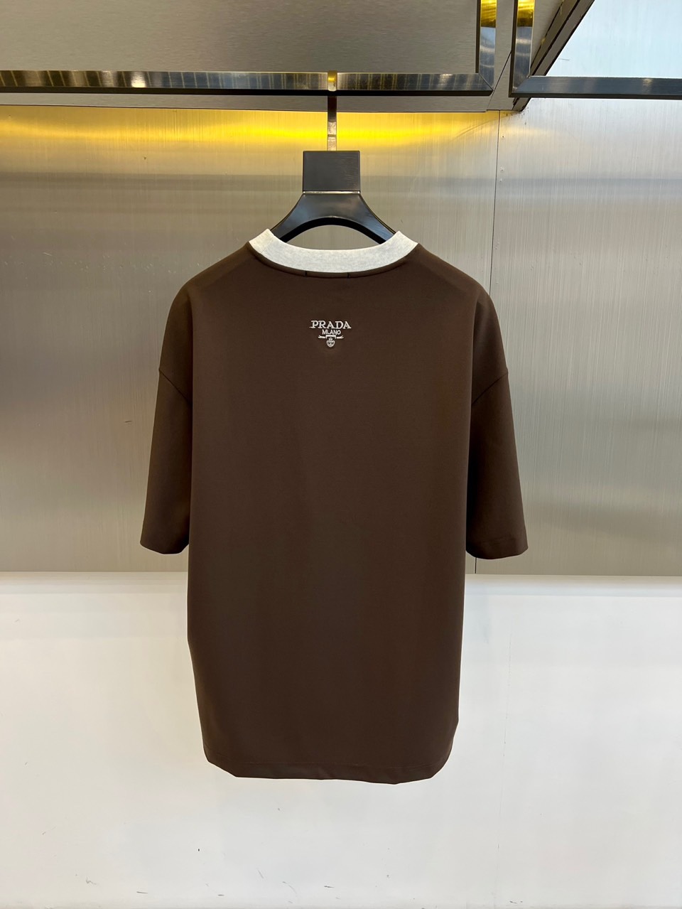 カジュアル リラックス クルーネック プラダ Tシャツ 偽物 コットン ブラウン-3