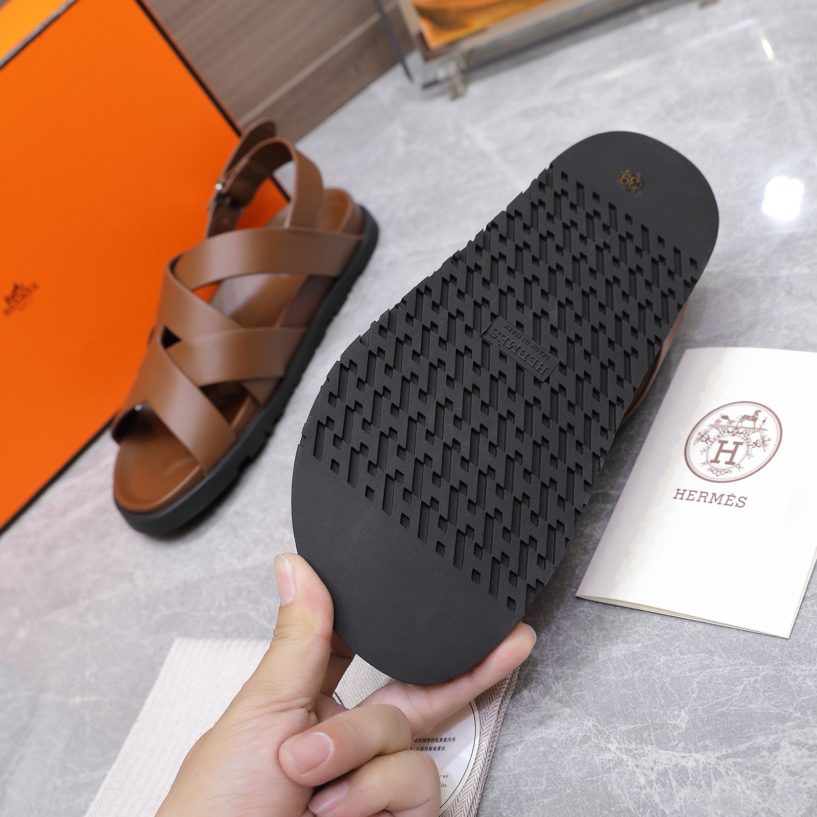 大活躍 ヘラクレス テクノサンダル エルメス サンダル スーパーコピー ブラウン-4