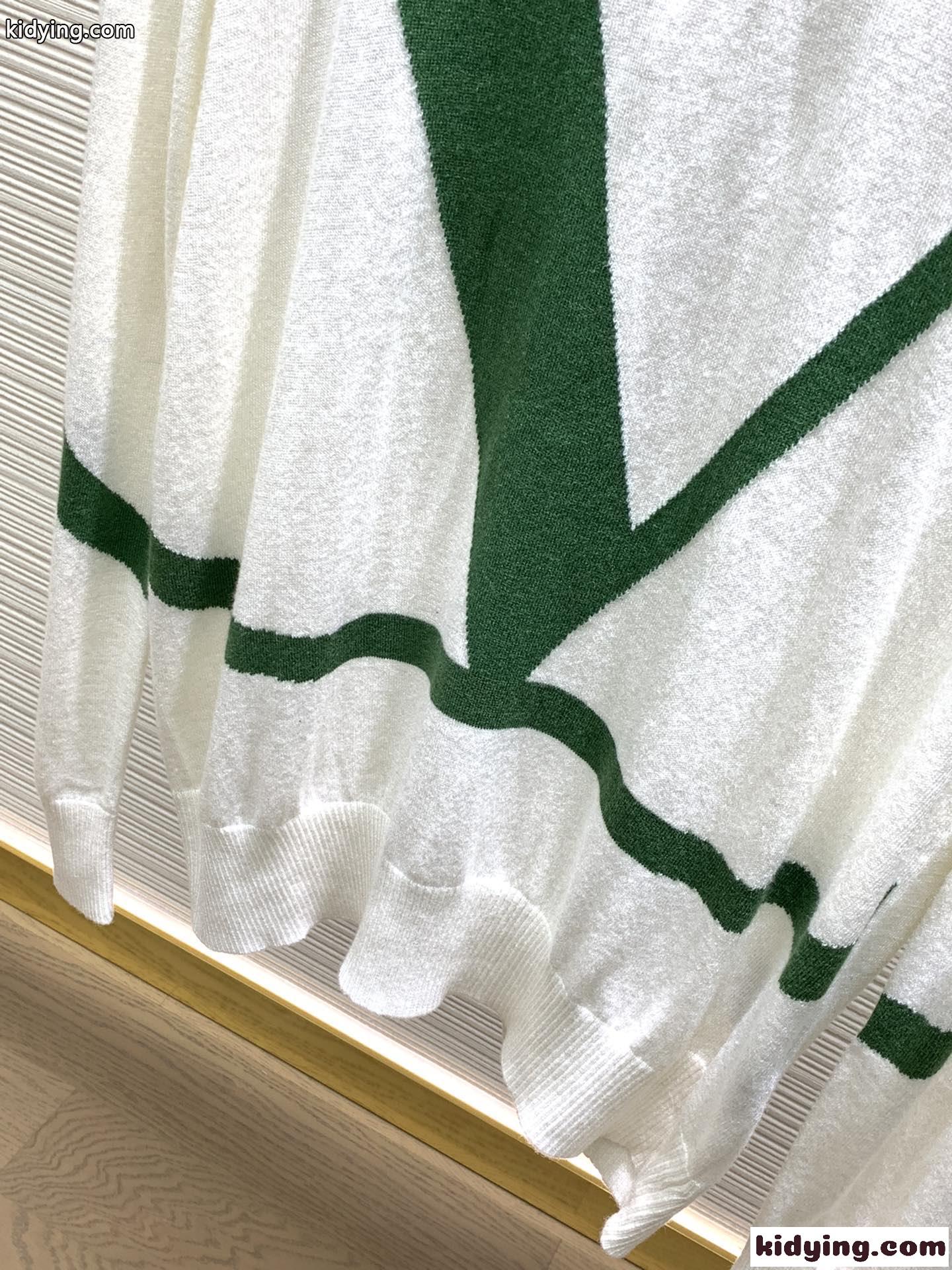 ヴァレンティノ セーター コピー メンズ 定番 ロゴ クルーネック 長袖セーター ホワイト-1