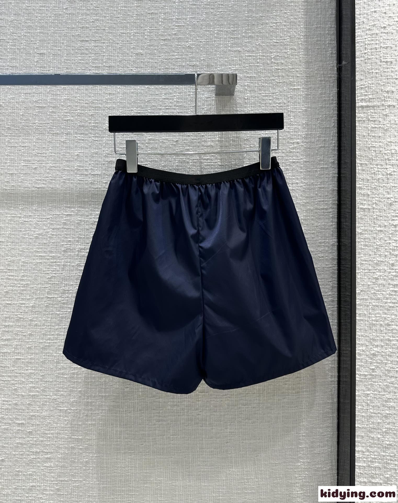 カジュアル おしゃれ ロゴ入り ショーツ プラダ パンツ コピー ナイロン 合わせやすい-4
