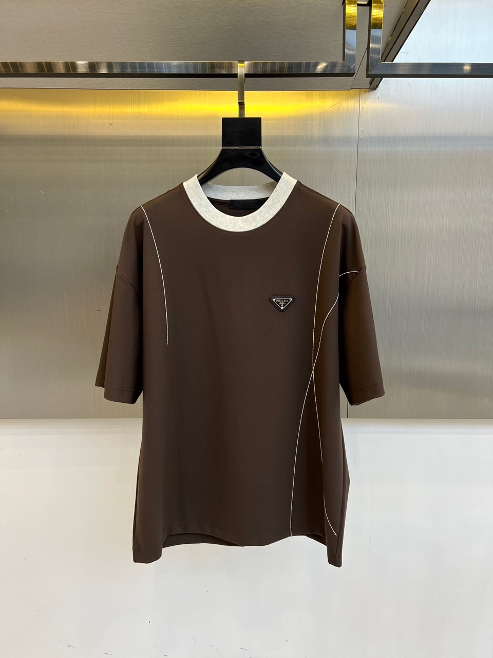 カジュアル リラックス クルーネック プラダ Tシャツ 偽物 コットン ブラウン-0