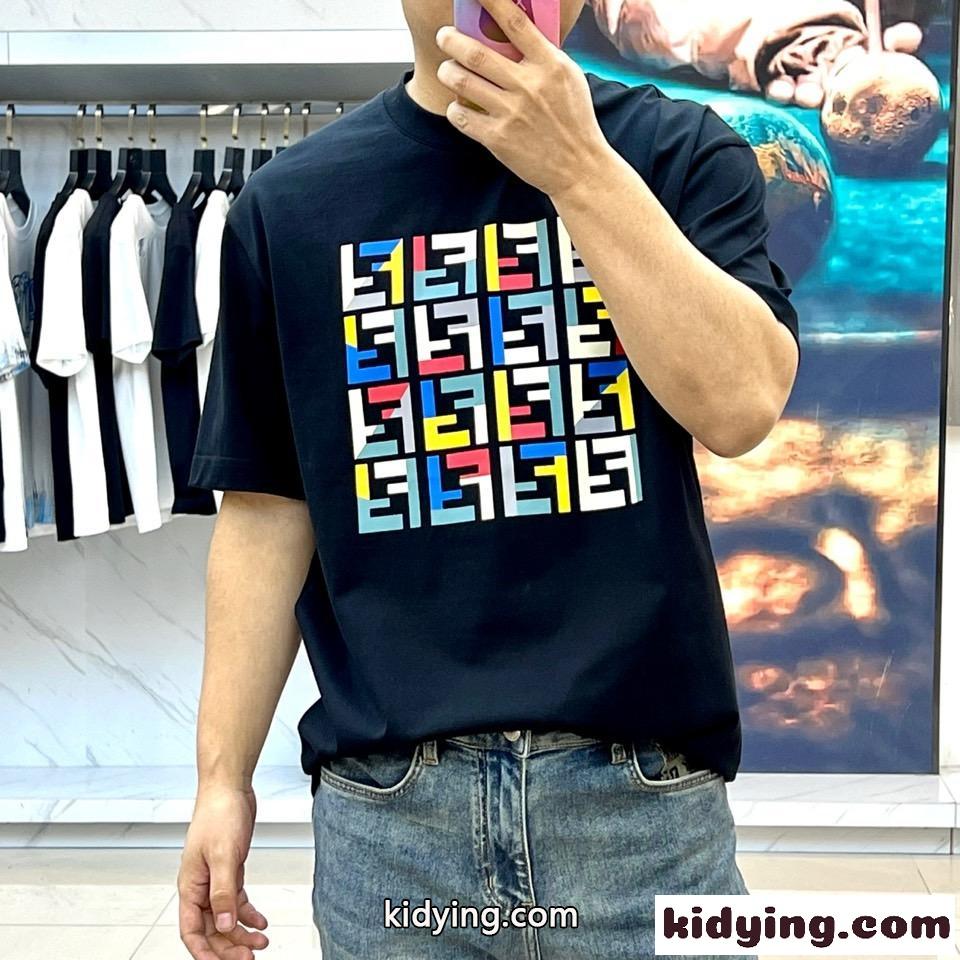 カジュアル 合わせやすい ロゴ入り 半袖Tシャツ フェンディ Tシャツ コピー ブラック-1