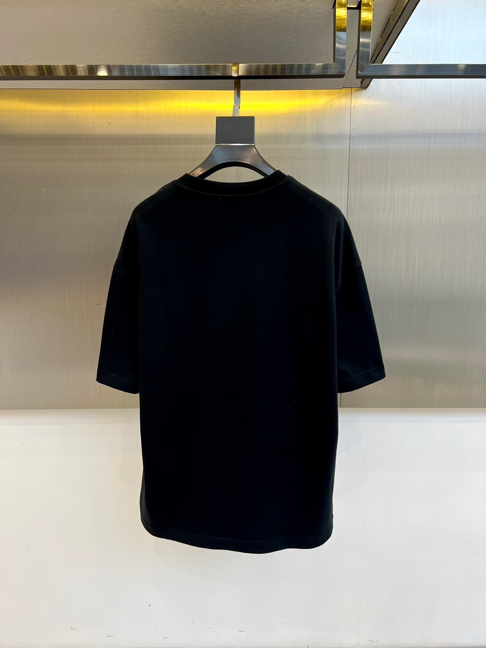 定番 ロゴ入り クルーネック 半袖Tシャツ モンクレール Tシャツ 偽物 ブラック-4