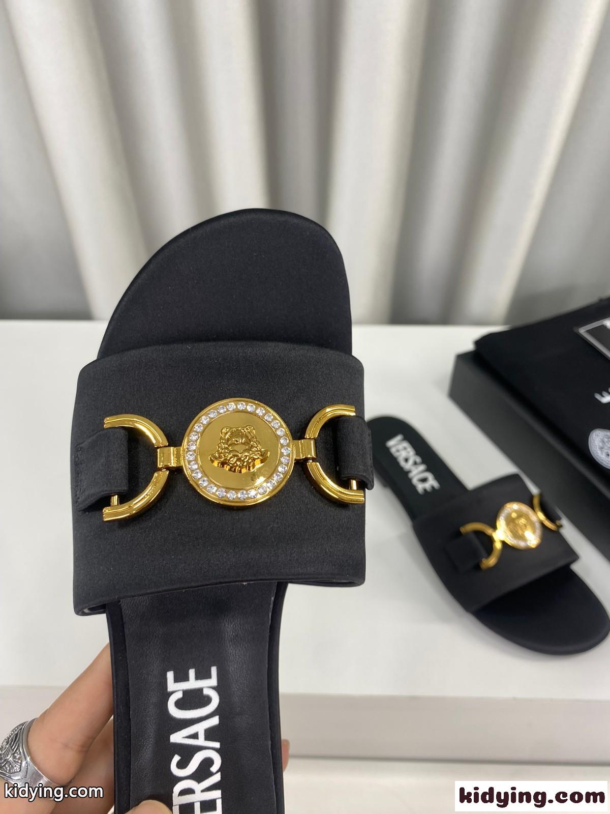 メドゥーサ 95 サテン フラットサンダル ヴェルサーチェ サンダル コピー ブラック-1