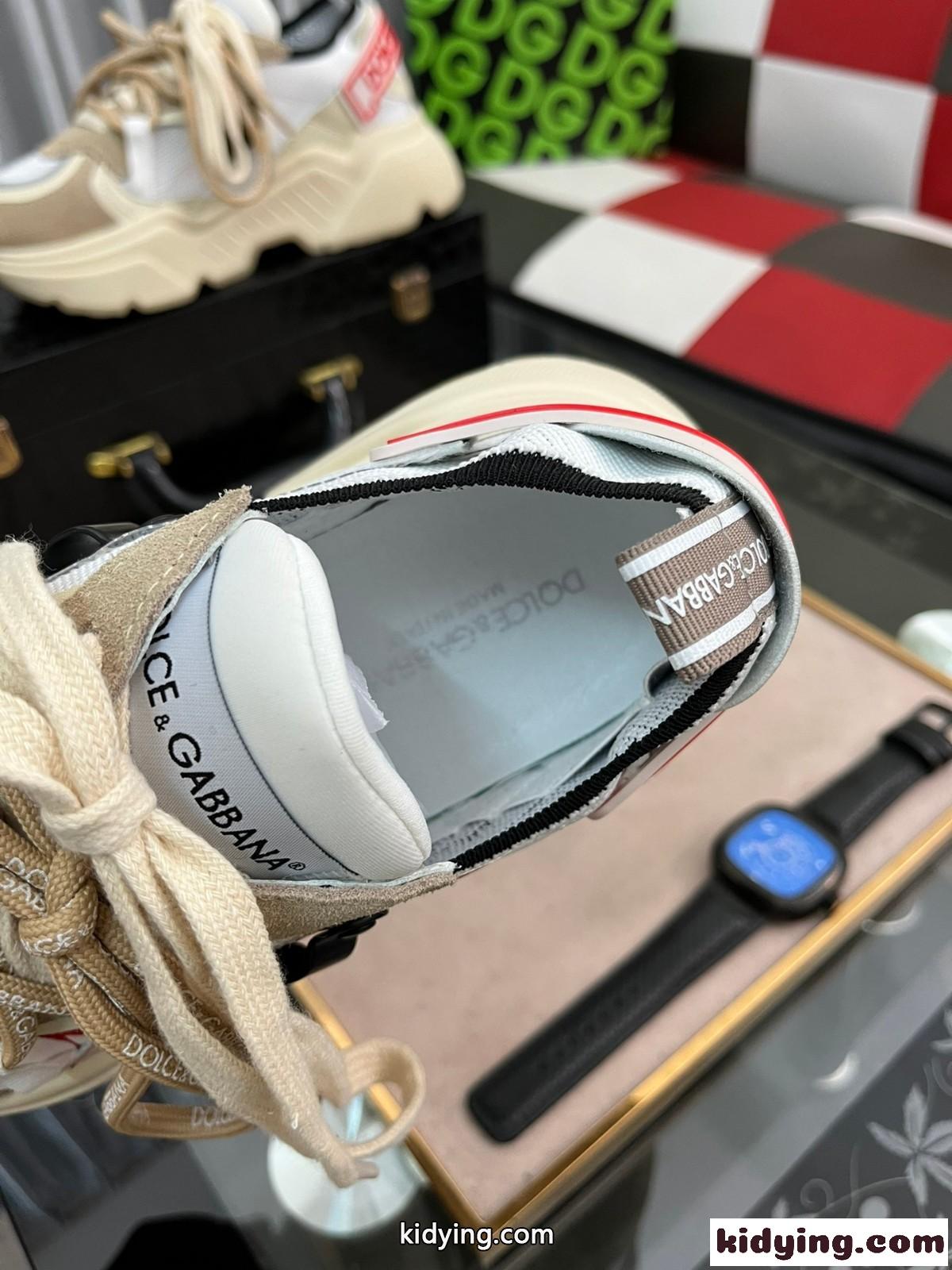 存在感を放つ ストリート ロゴ ダブルレース 厚底 ドルチェ&ガッバーナ スニーカー コピー ファッション-3