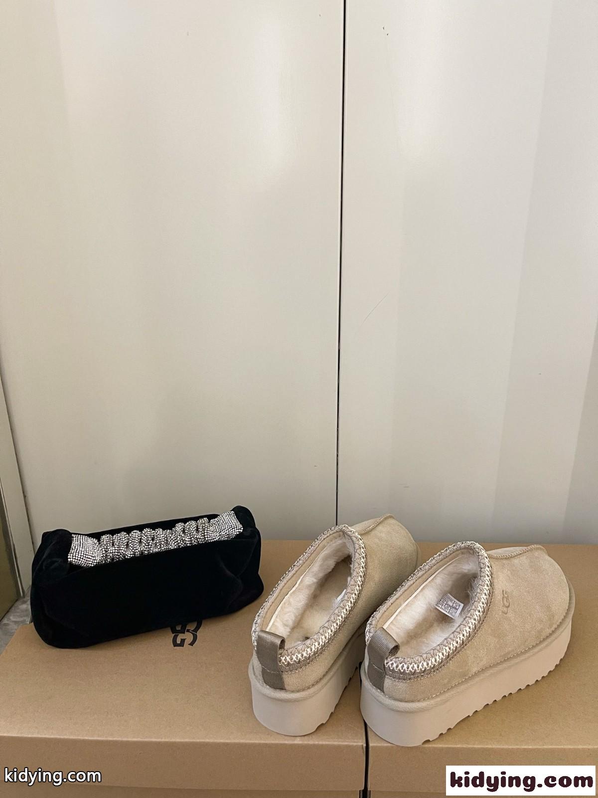 定番 人気 UGG アグ サンダル スーパーコピー スエード ムートン スリッポン ベージュ-2