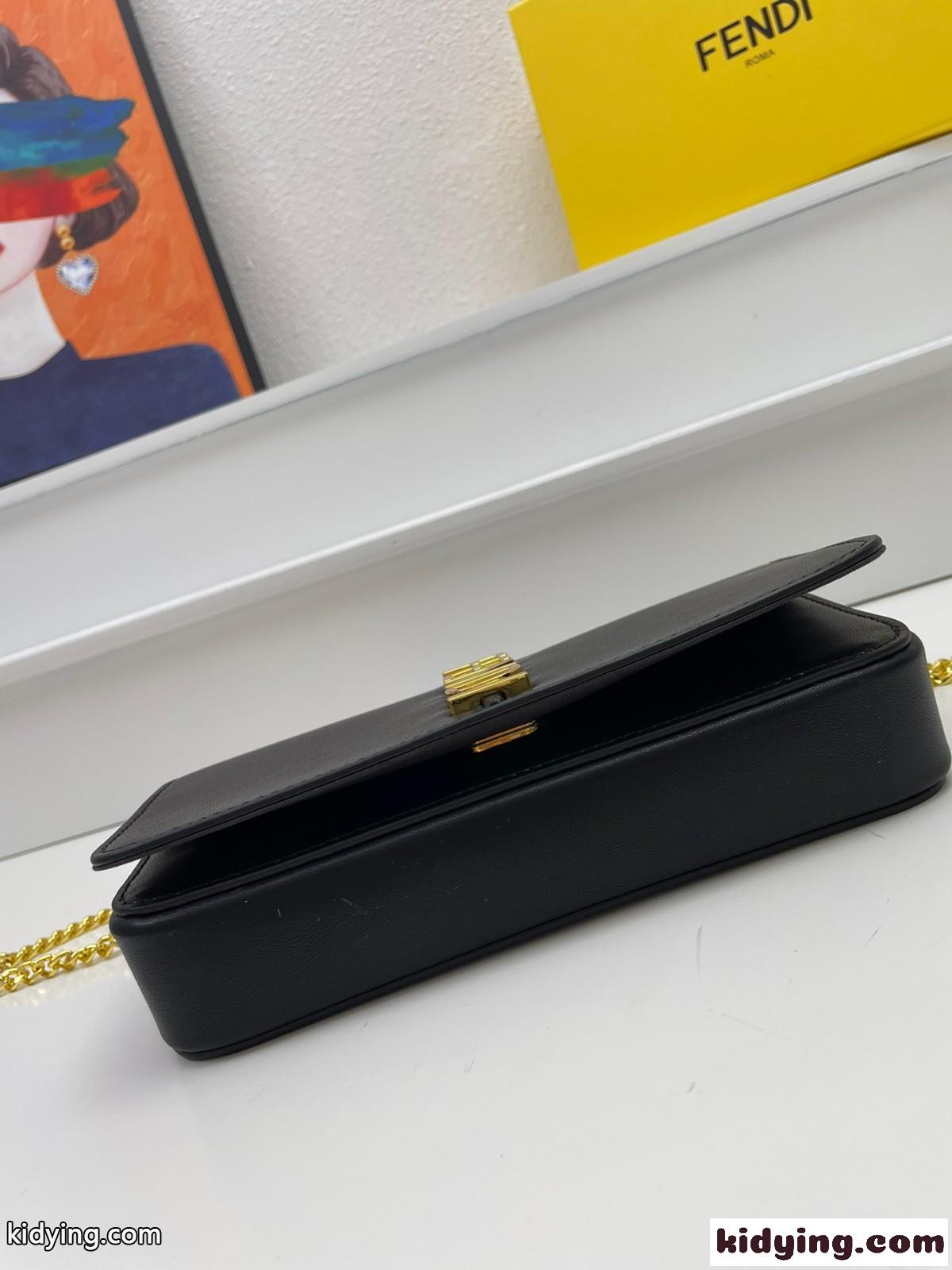 フェンディグラフィ 財布内蔵ミニバッグ スーパーコピー ブラックレザー チェーン 財布-3