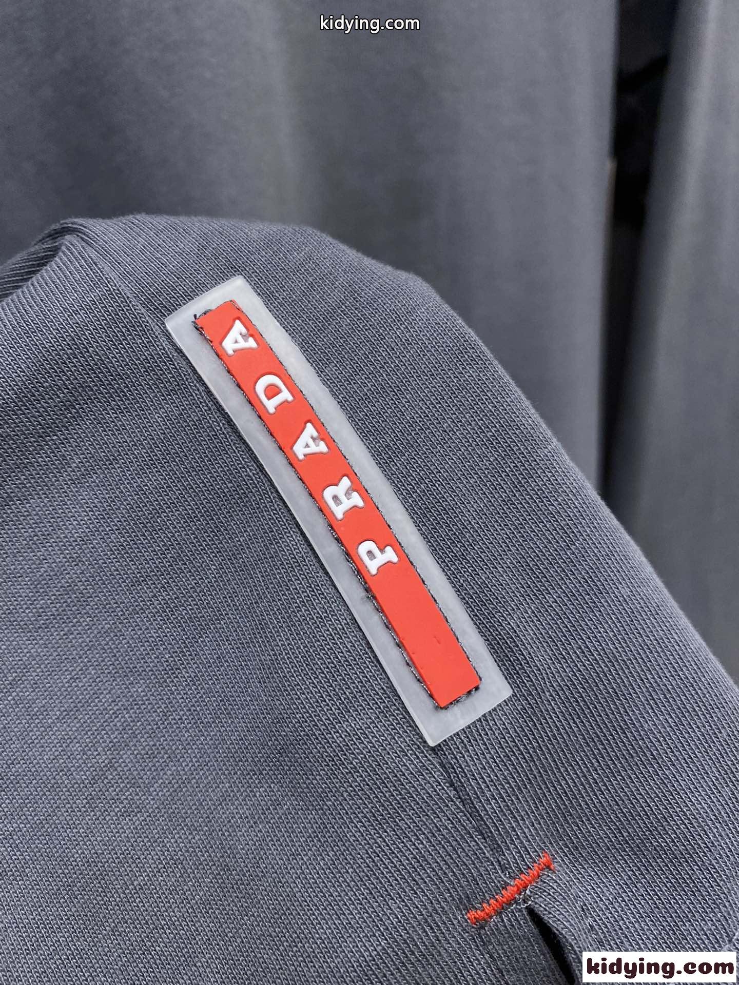 ナイロンポケット クルーネック 長袖Tシャツ プラダ Tシャツ コピー グレー-3