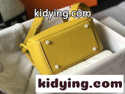 エルメス バッグ オンライン コピー  Lindyの古典的で簡潔な形を残した 縮小したバージョンのほうがかわいいですね-4