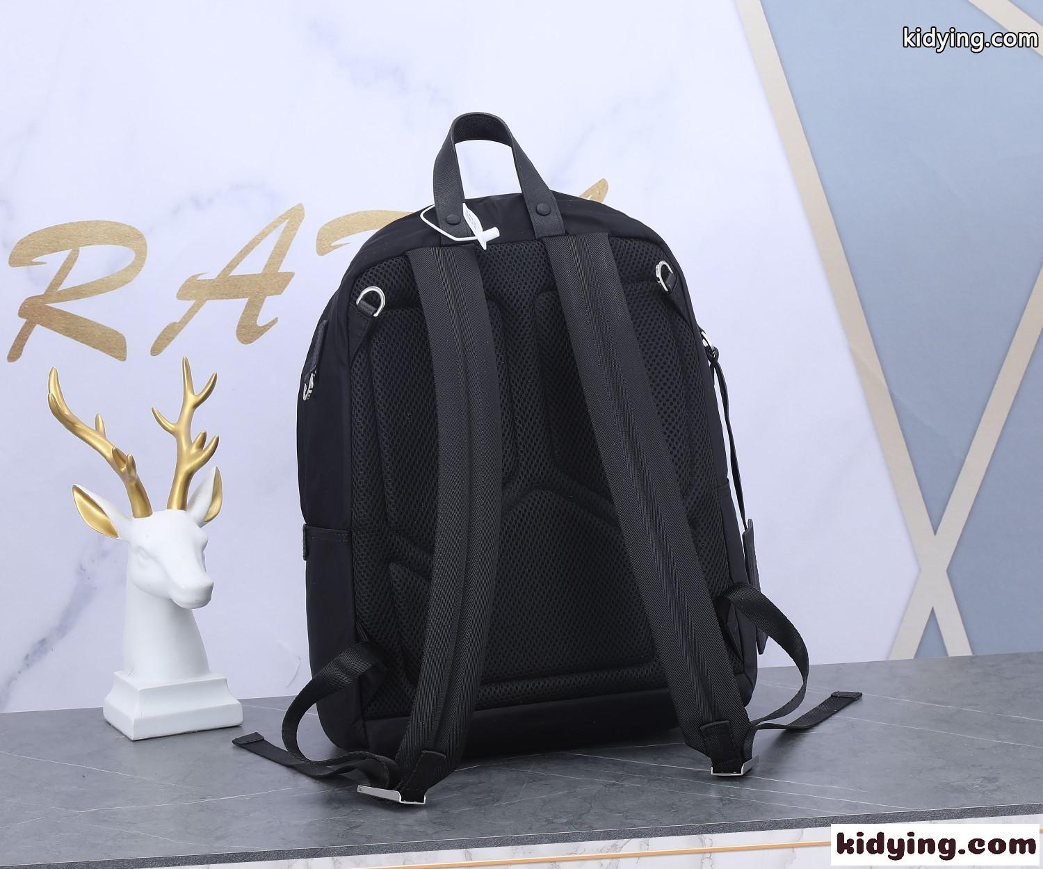 2VZ066 トライアングルロゴ カジュアル おしゃれ プラダ バッグ コピー バックパック ブラック-2
