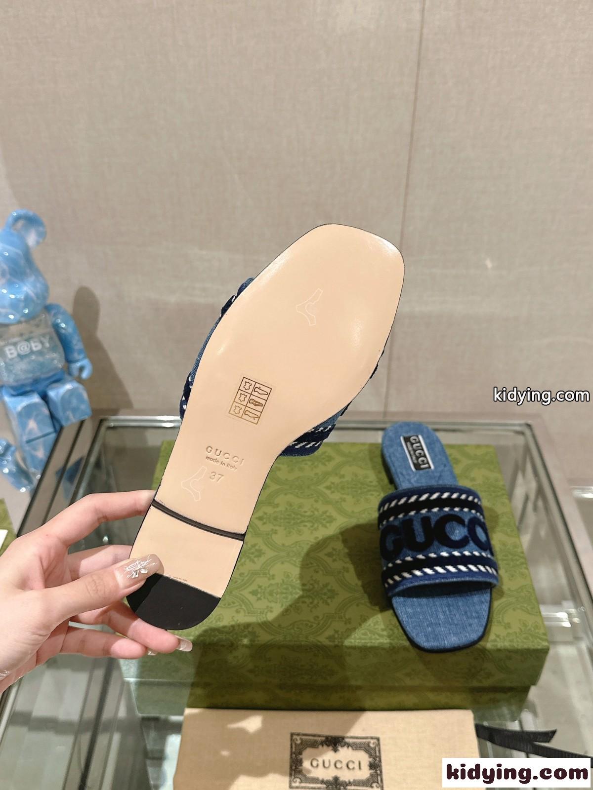 GUCCI スクリプトロゴ付き ウィメンズ スライドサンダル グッチ サンダル コピー-3