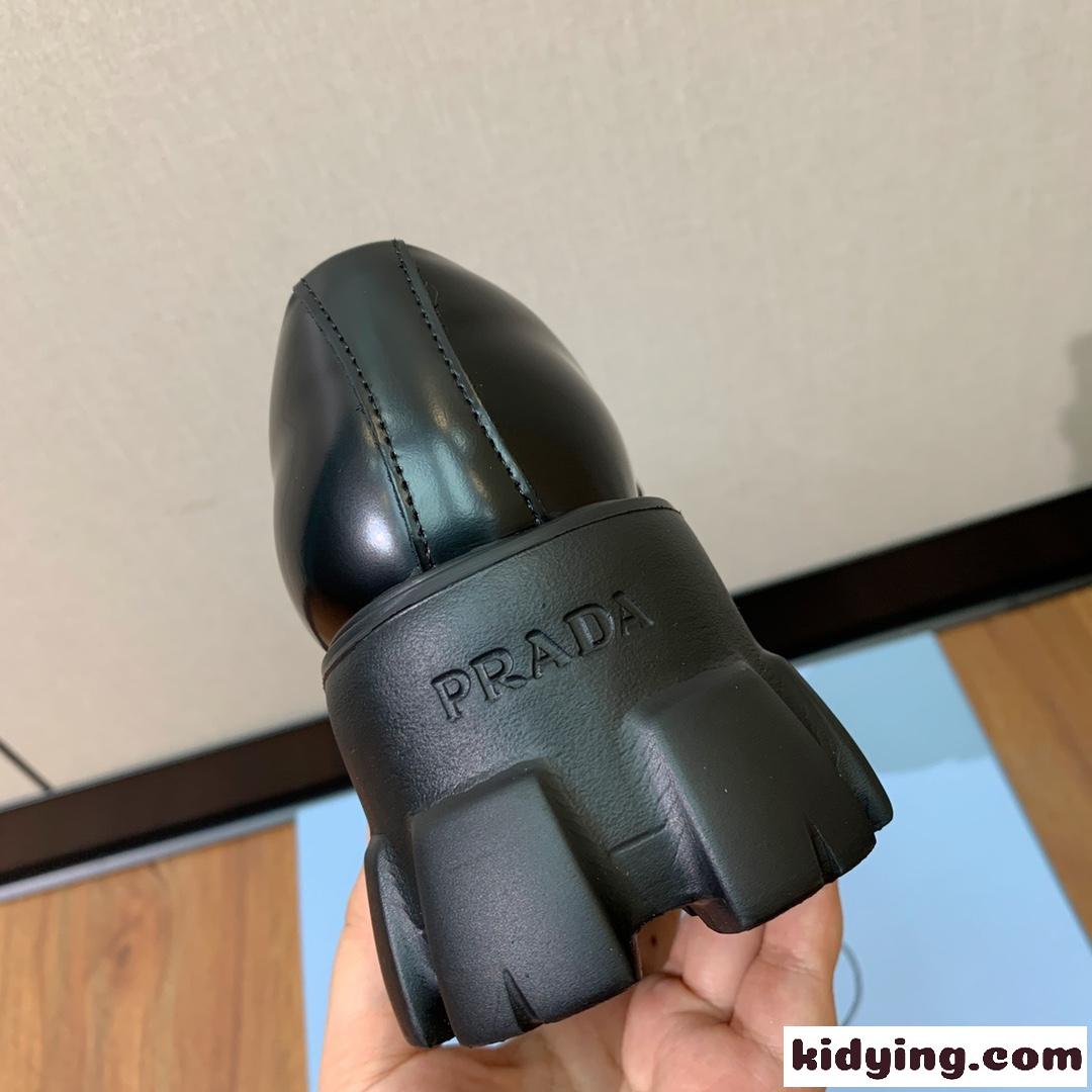 大注目 プラダ モノリス レザー ローファー スーパーコピー ブラック-4