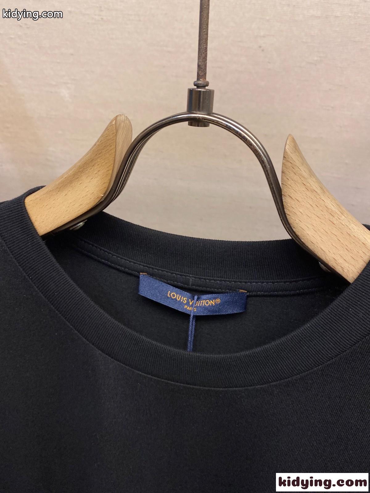 モノグラム グラディエント エンベリッシュド ショートスリーブクルーネック ルイ・ヴィトン Tシャツ スーパーコピー-3