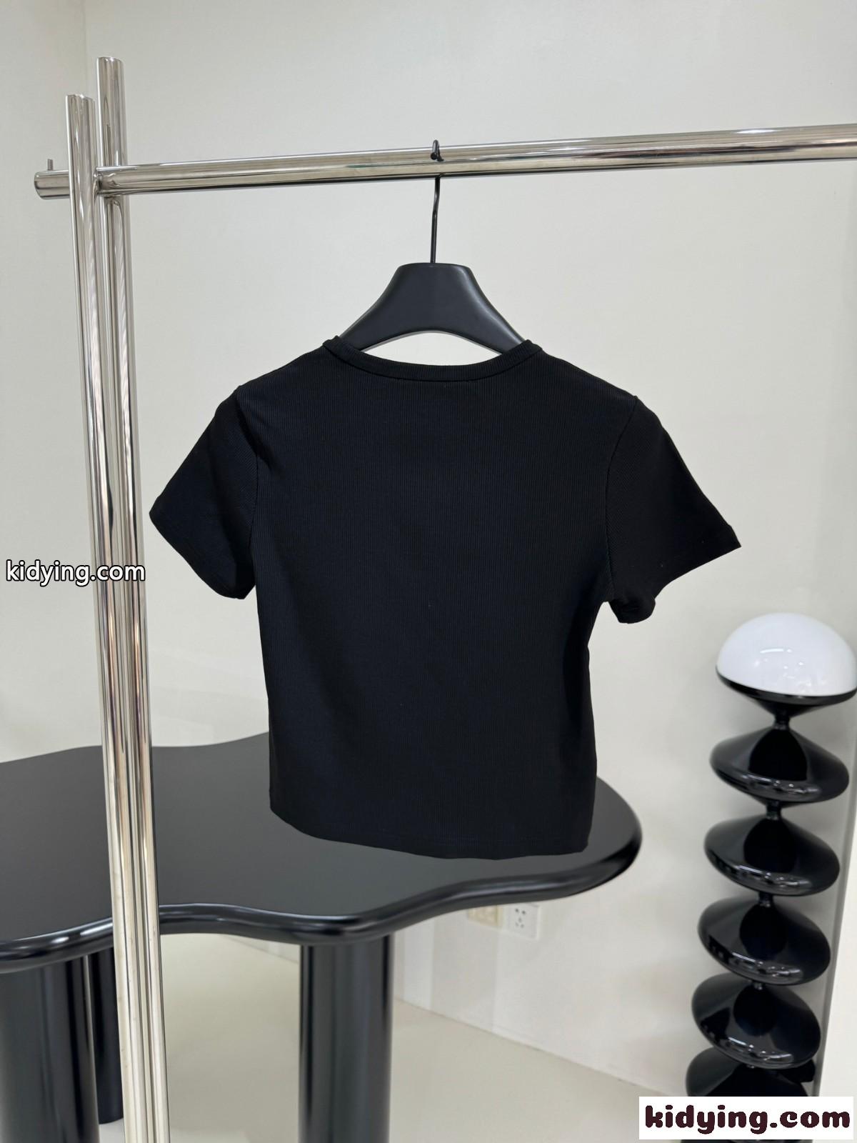 洗練された ロゴ入り クロップド丈 半袖 トップス フェンディ Tシャツ コピー ブラック-2