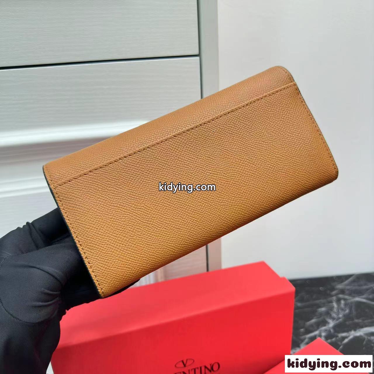 ヴァレンティノ 財布 コピー Vロゴ シグネチャー グレインカーフスキン 長財布 ブラウン-2