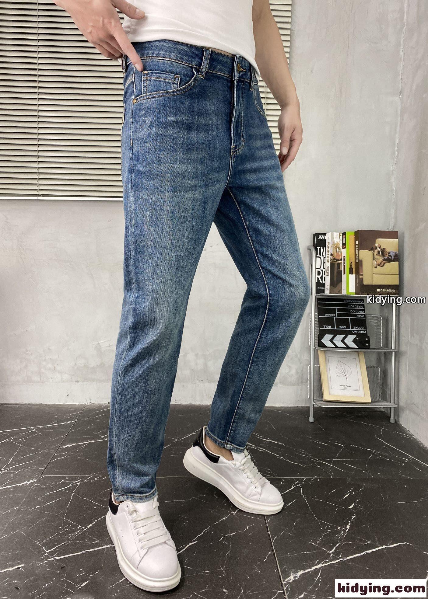 カジュアル ゆったり ロエベ ジーンズ コピー メンズ デニムパンツ ロングパンツ ファッション 合わせやすい-3