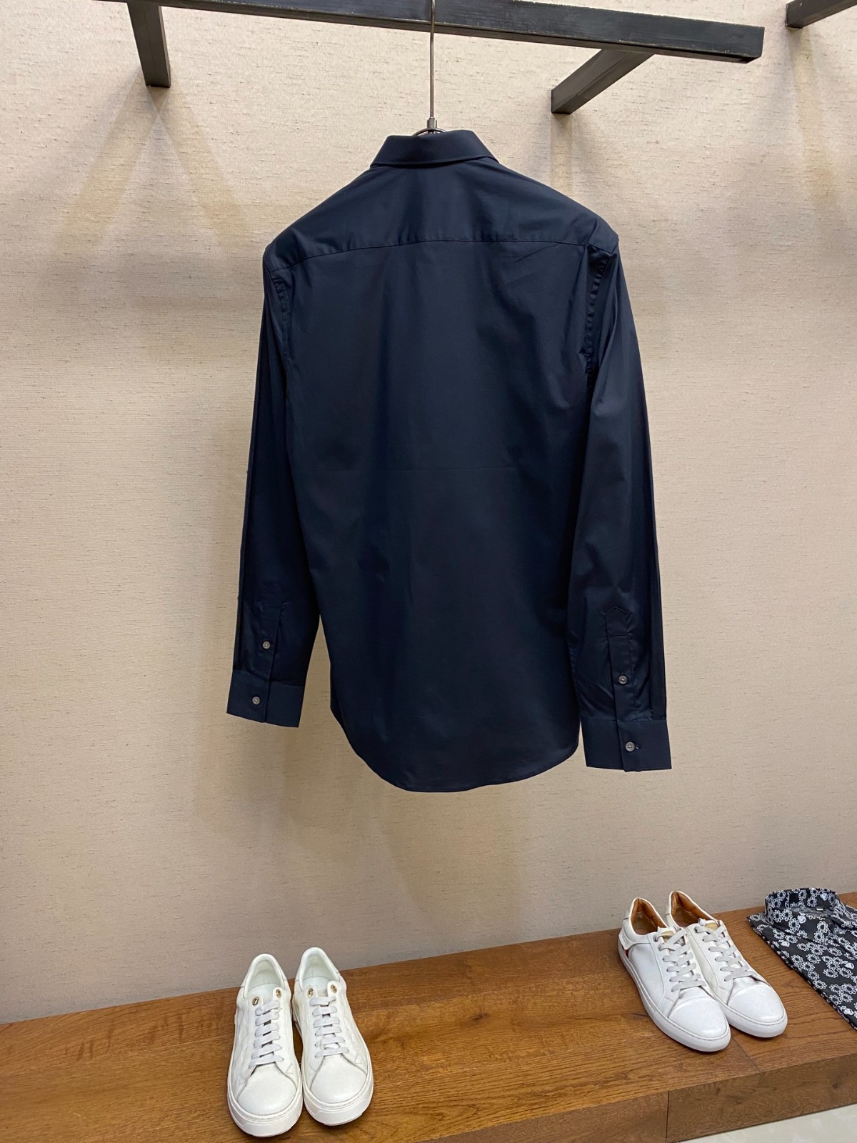 目を引く グッチ シャツ 偽物 ロゴプリント 長袖シャツ ブラック-1