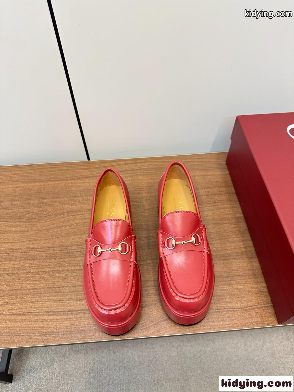 GUCCI ホースビット ウィメンズ プラットフォーム ローファー グッチ スーパーコピー レッド-2