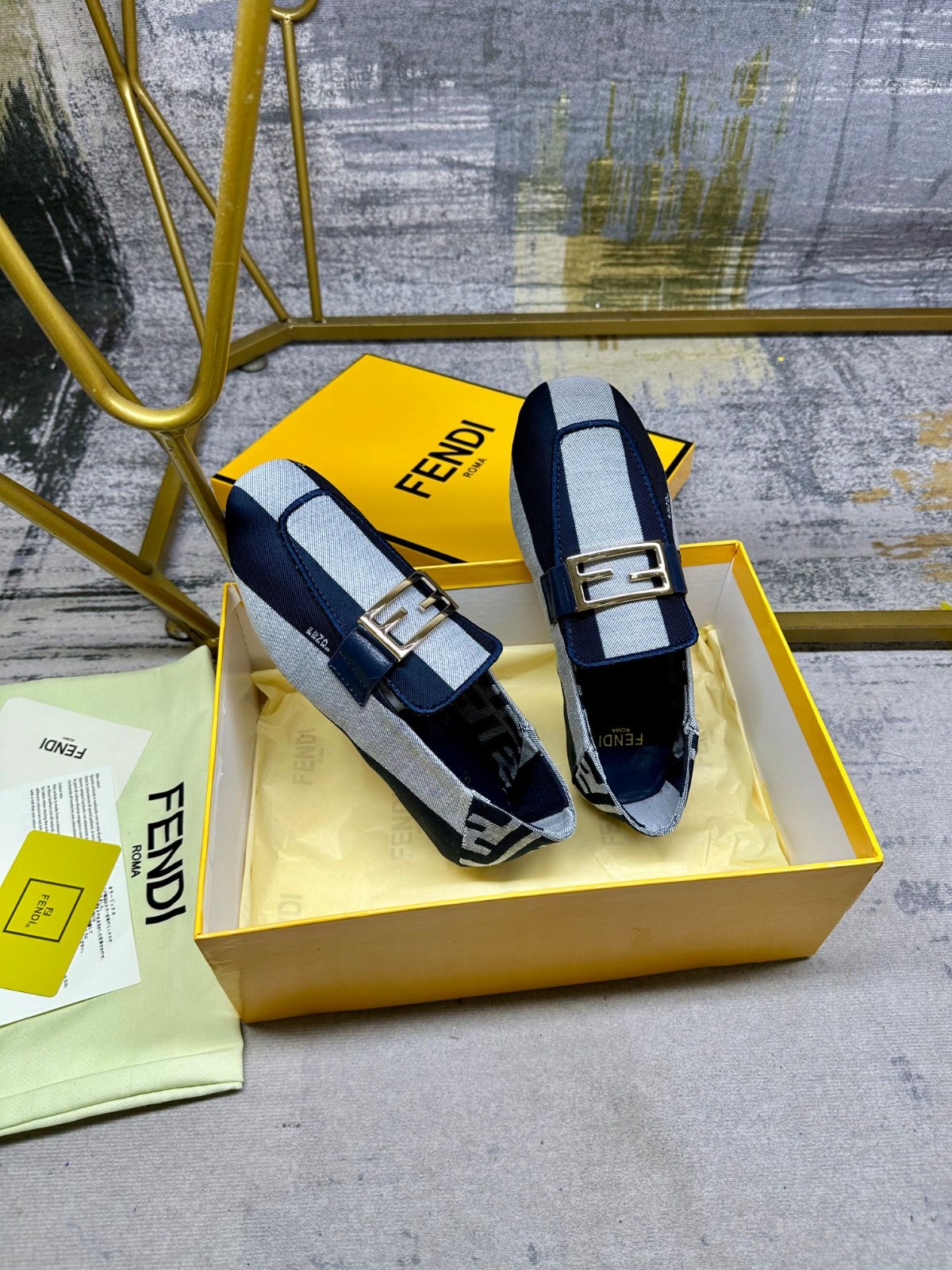 バゲット キャンバス ローファー フェンディ モカシン スーパーコピー ネイビー-4
