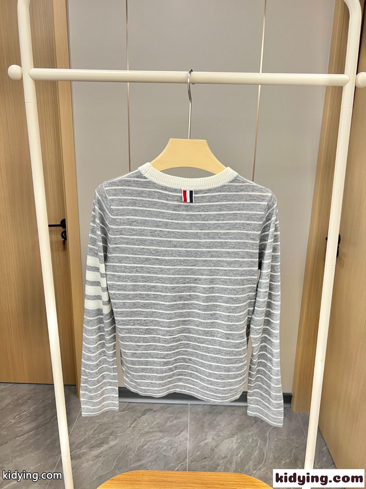 カジュアル 合わせやすい ボーダーニット トムブラウン Tシャツ 偽物 グレー-4