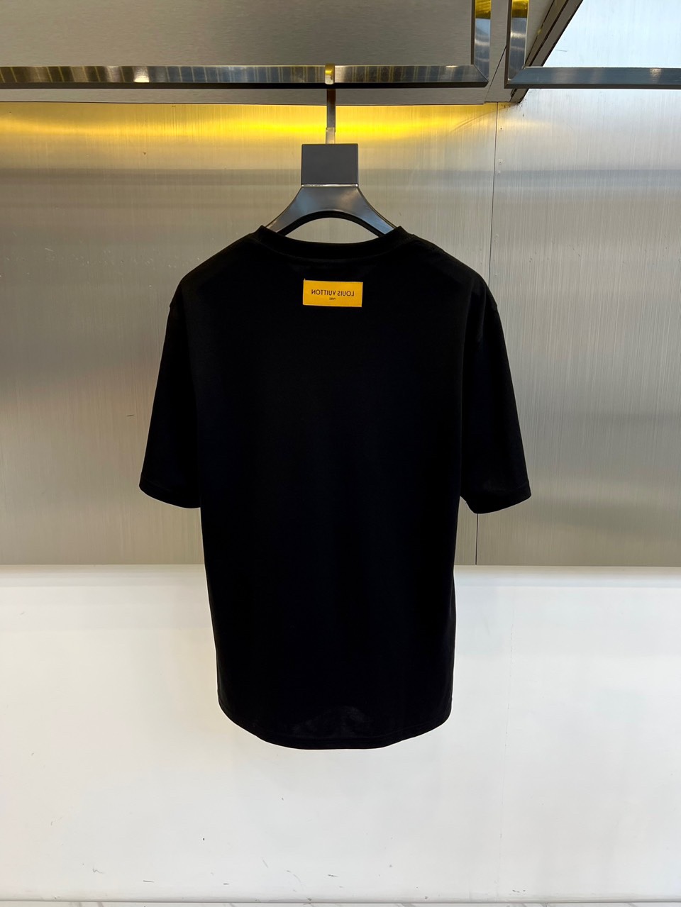 フロントロゴ クルーネック 半袖Tシャツ ルイ・ヴィトン Tシャツ 偽物 コットン ブラック-1