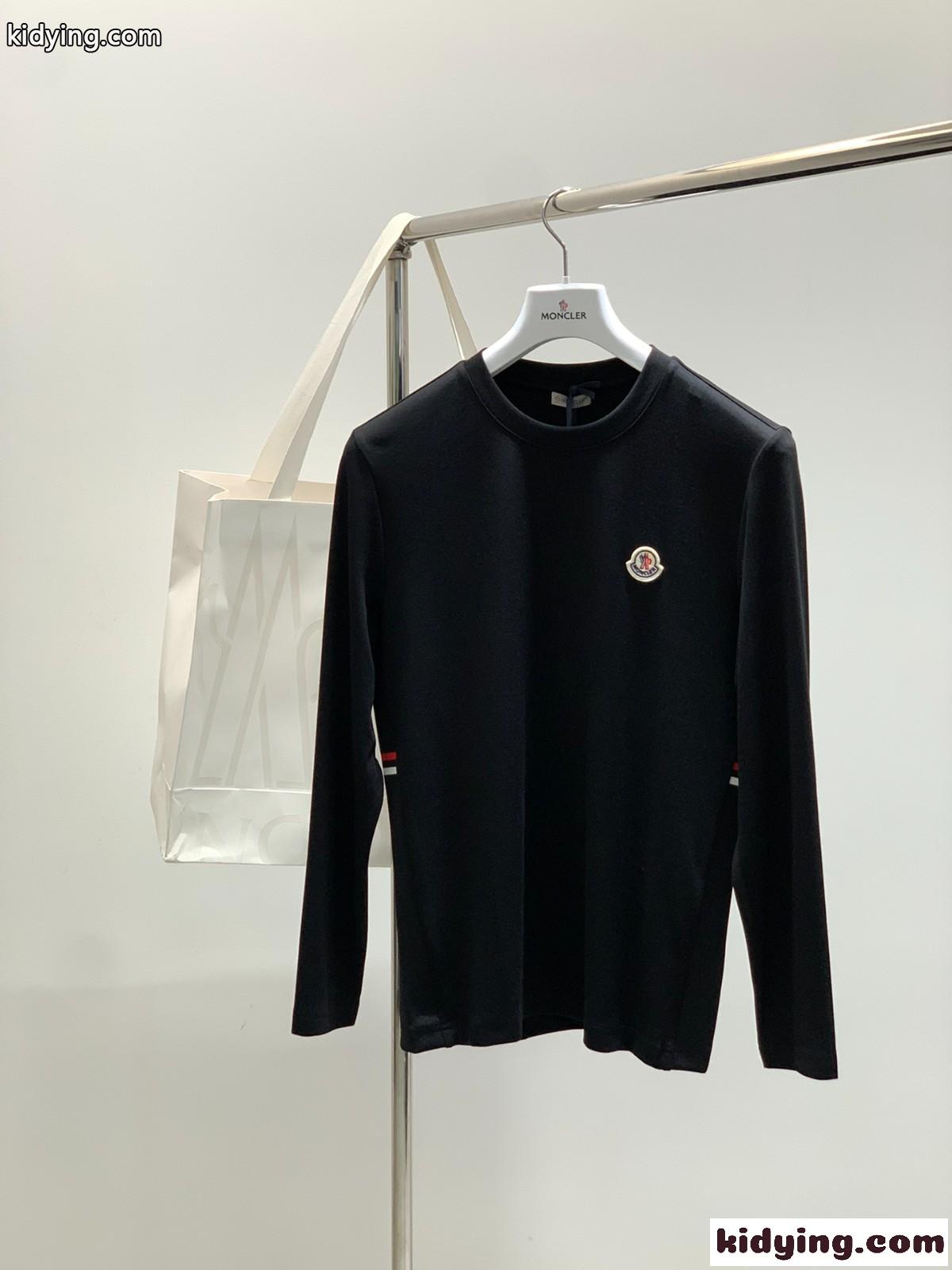 定番 シンプル クルーネック モンクレール Tシャツ 偽物 長袖Tシャツ ブラック-1