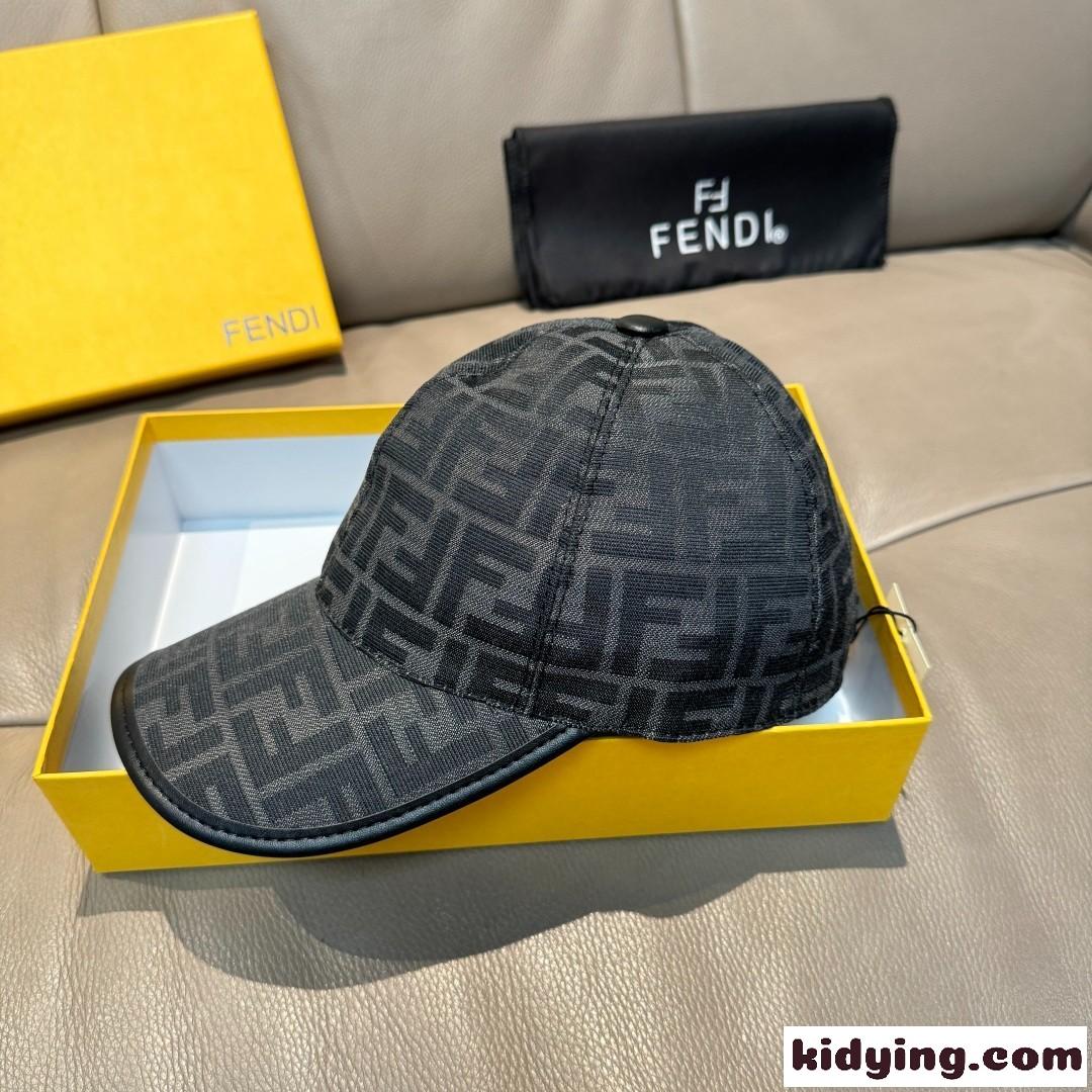 上品 お洒落 フェンディ キャップ 偽物 FF総柄 ベースボールキャップ ブラック-1