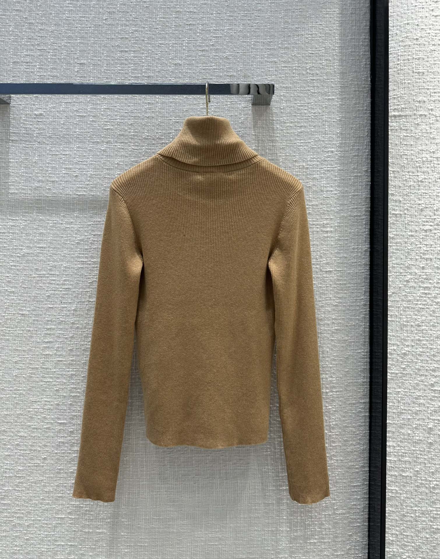 秋冬の定番 ウールブレンド タートルネック セーター プラダ セーター コピー キャメル-3