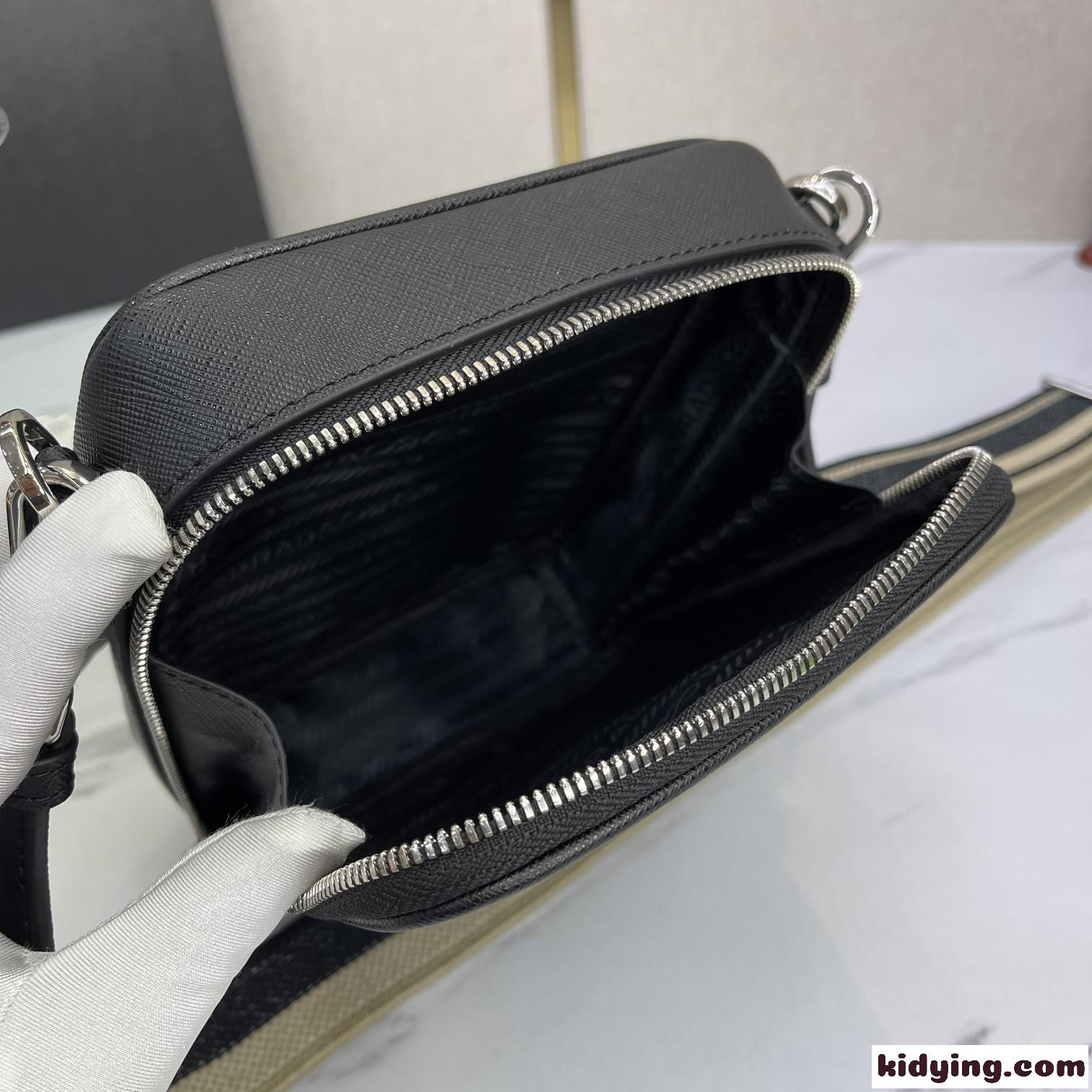 上品 ファッション メンズ ショルダーバッグ プラダ バッグ コピー ブラック-3